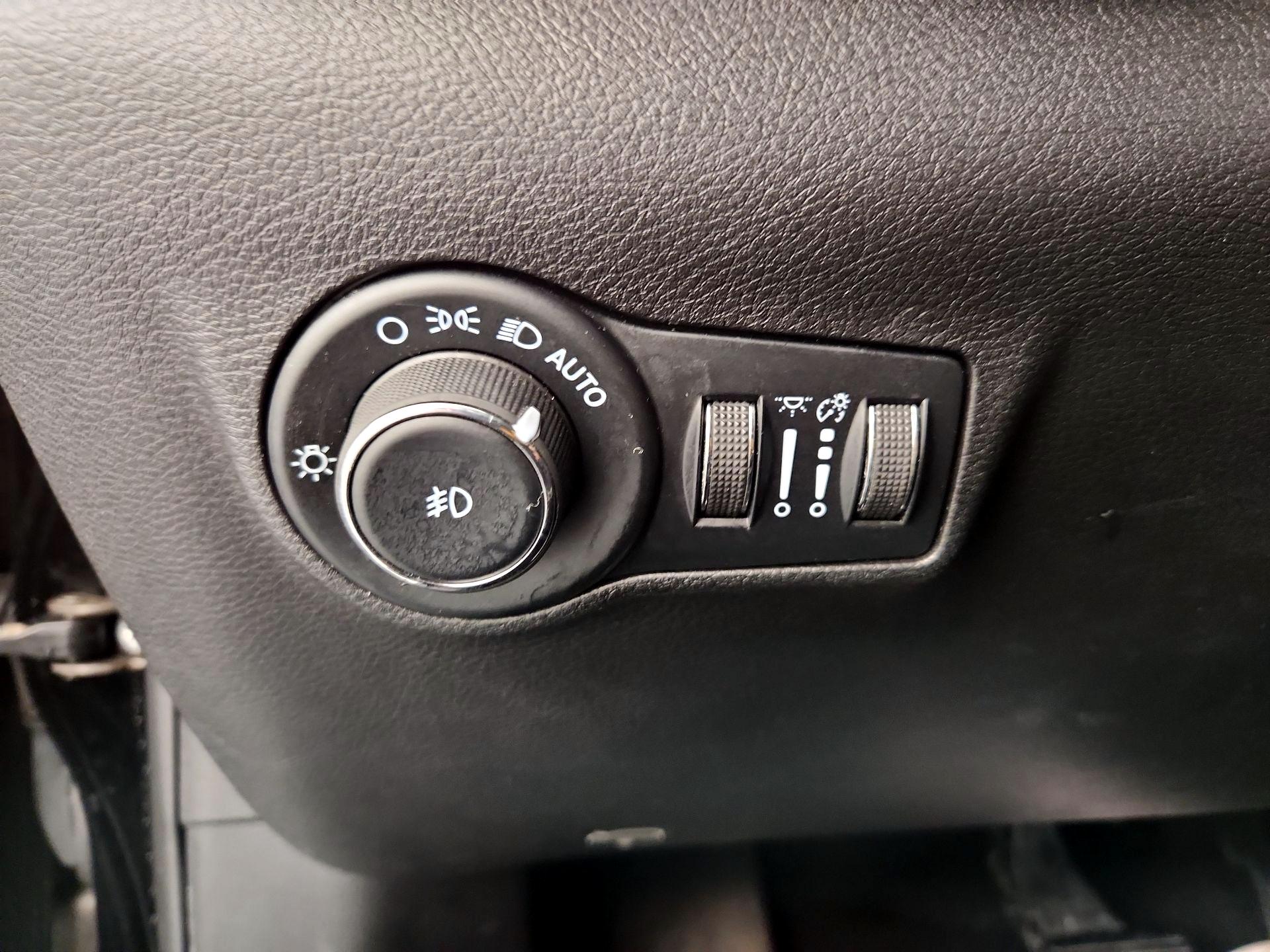 Thumbnail: 2022 Jeep Compass - 13