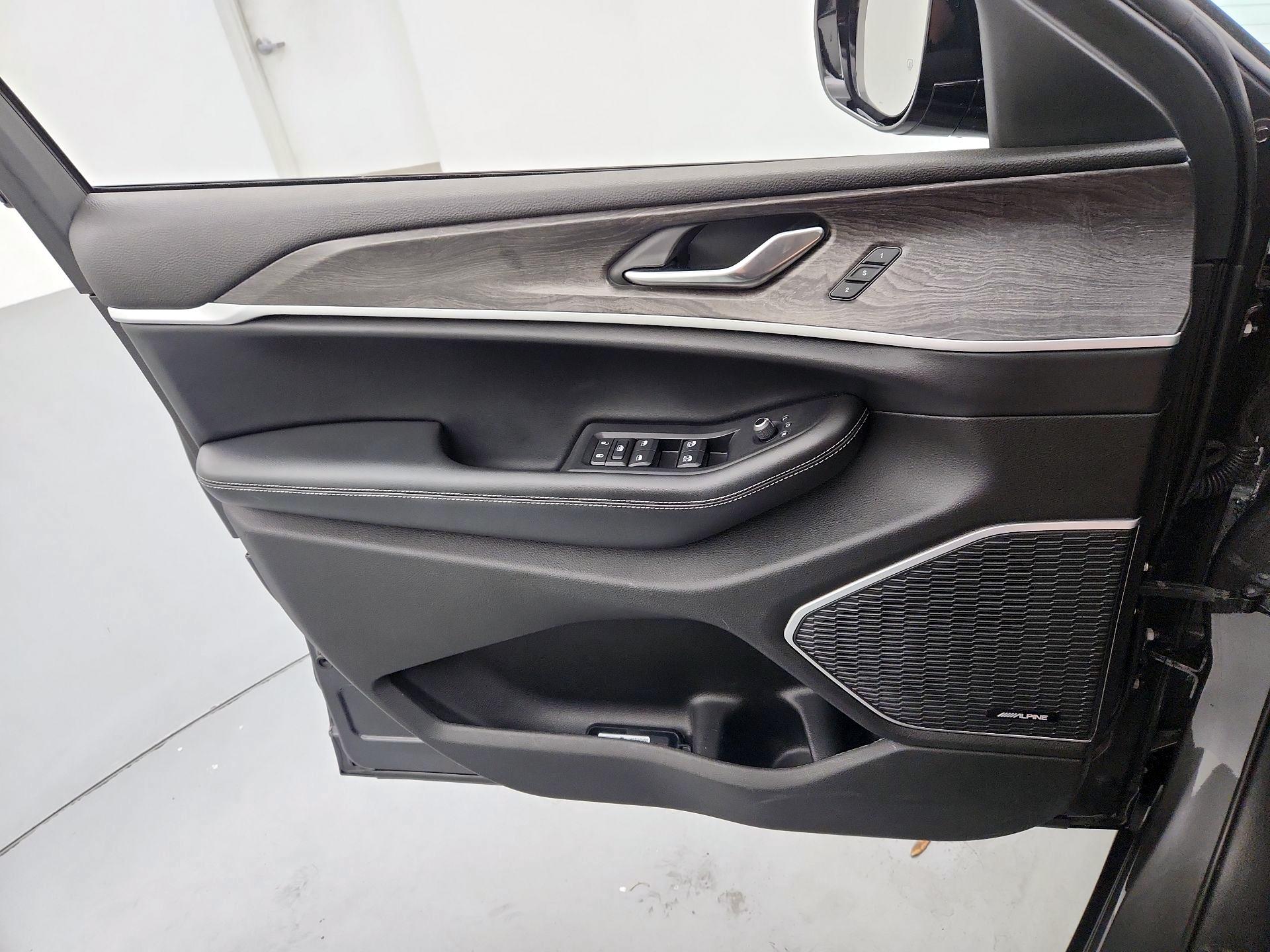 Thumbnail: 2022 Jeep Grand Cherokee - 12