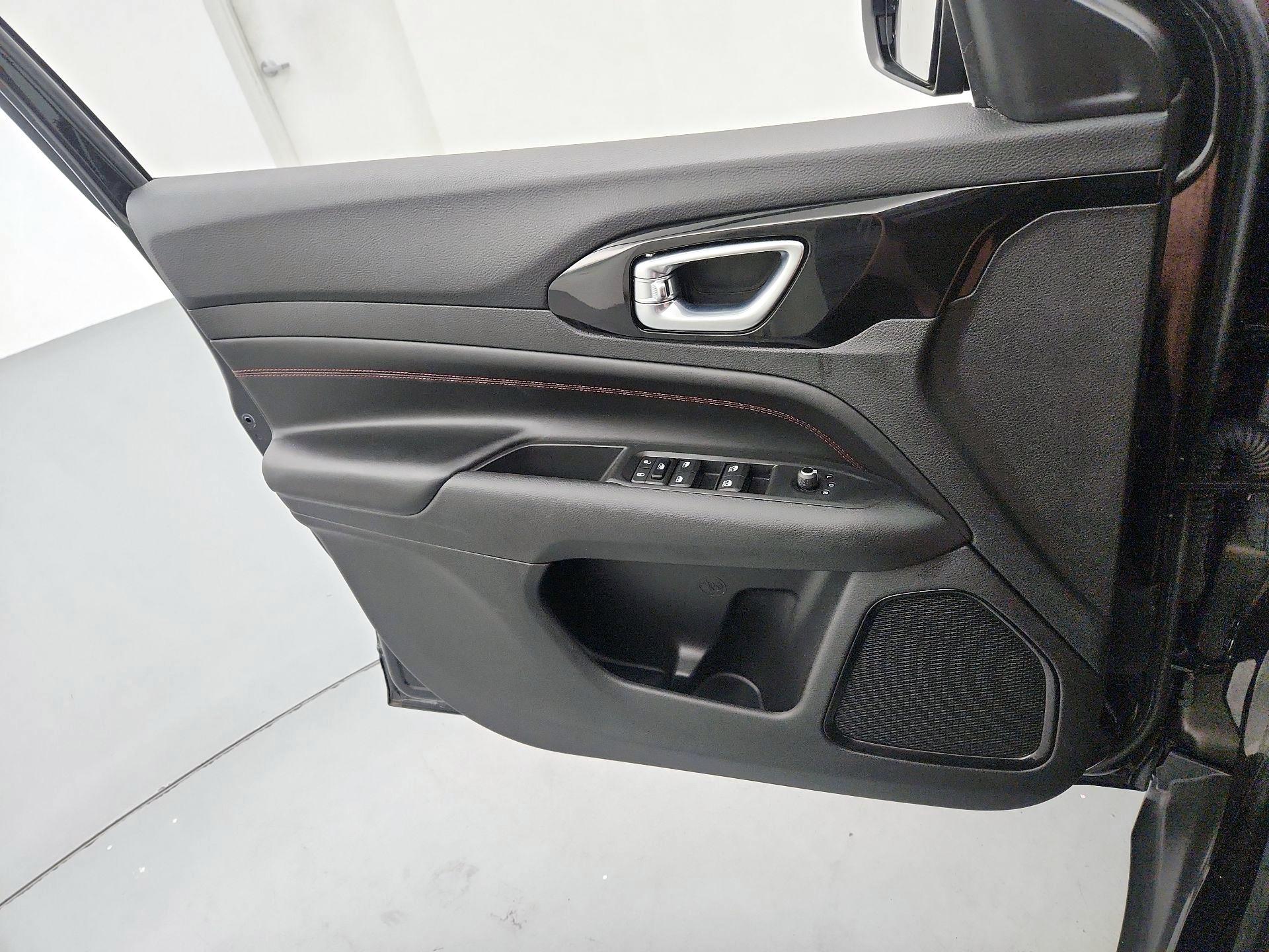 Thumbnail: 2022 Jeep Compass - 12