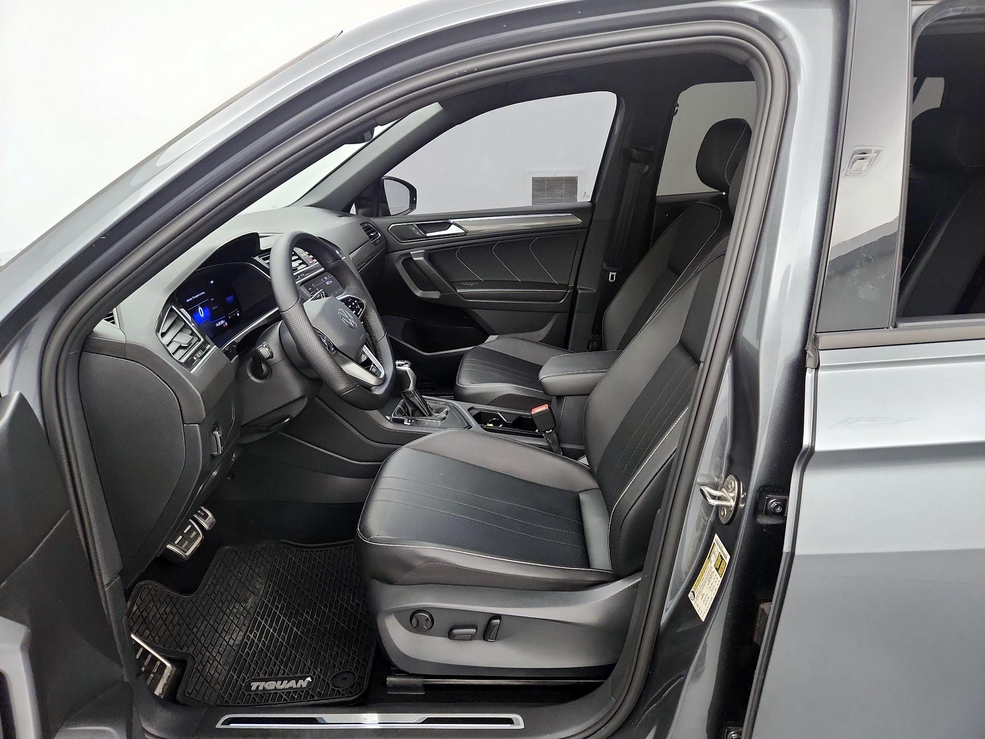 Thumbnail: 2022 Volkswagen Tiguan - 11