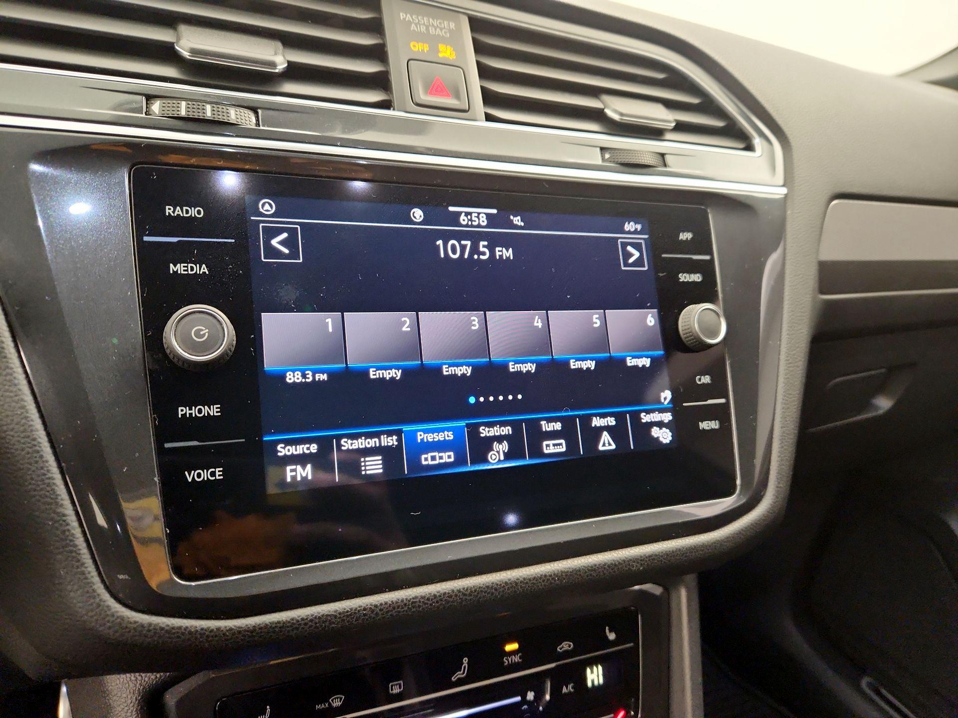 Thumbnail: 2022 Volkswagen Tiguan - 15