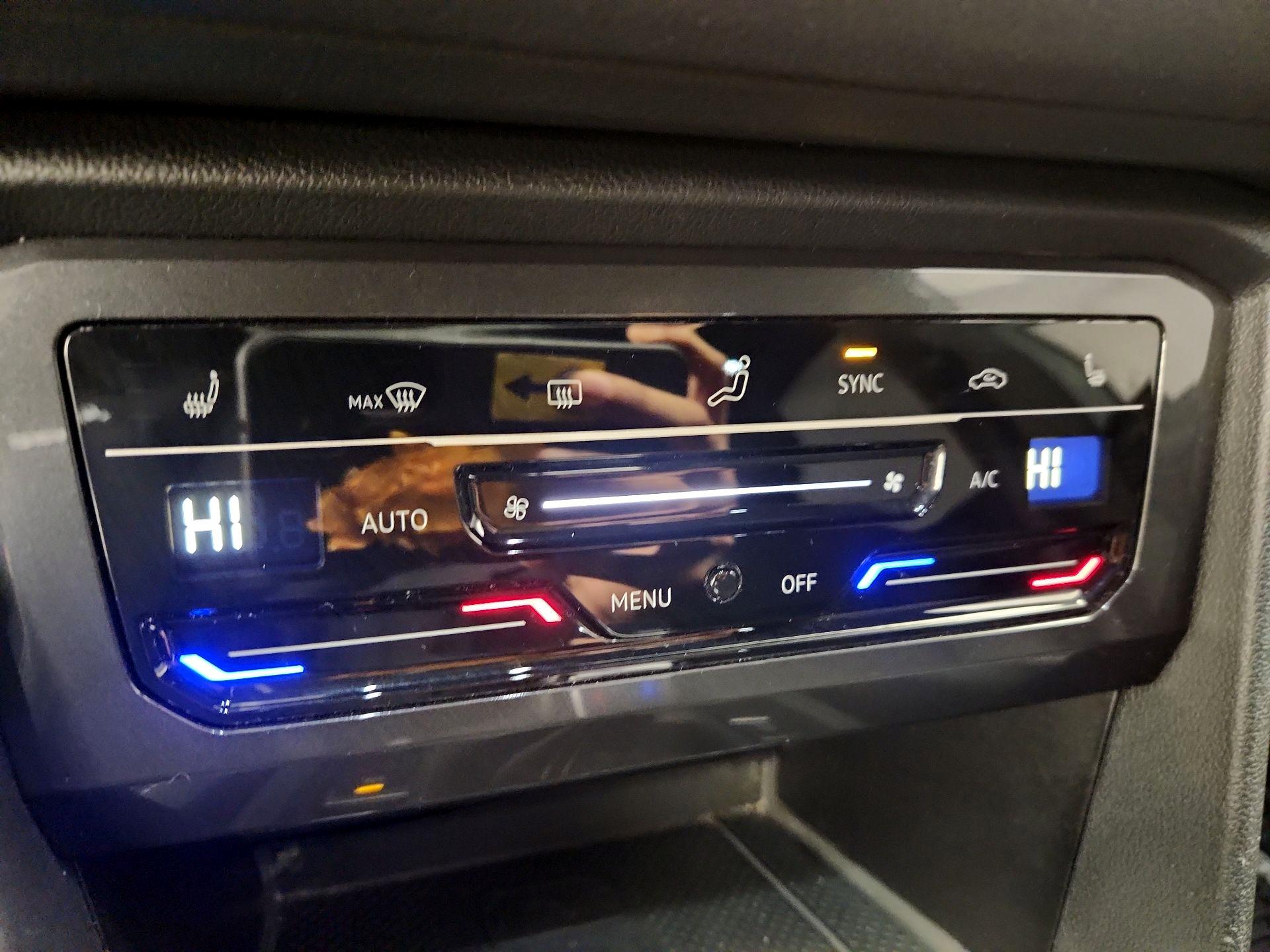 Thumbnail: 2022 Volkswagen Tiguan - 16