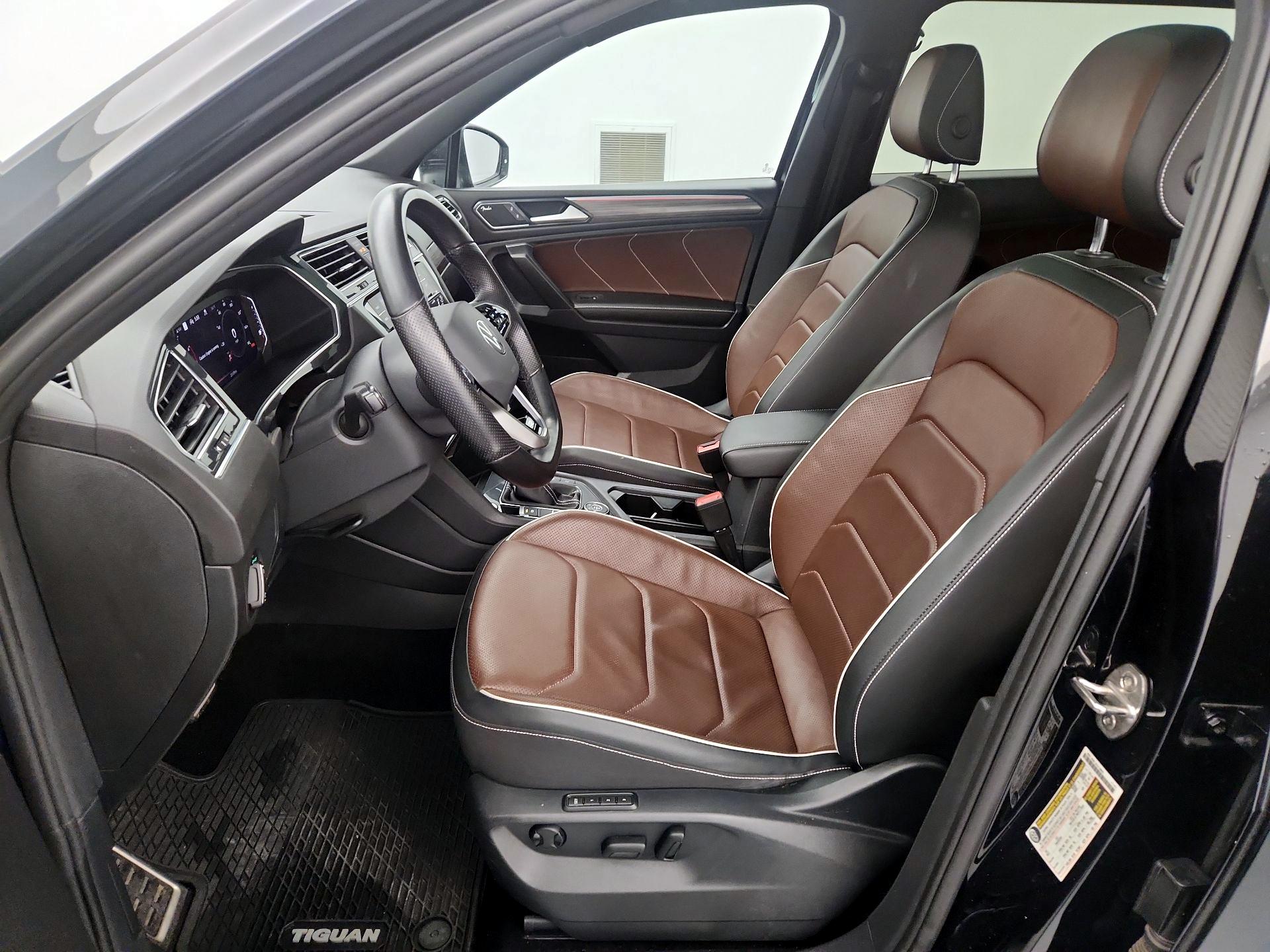 Thumbnail: 2022 Volkswagen Tiguan - 11