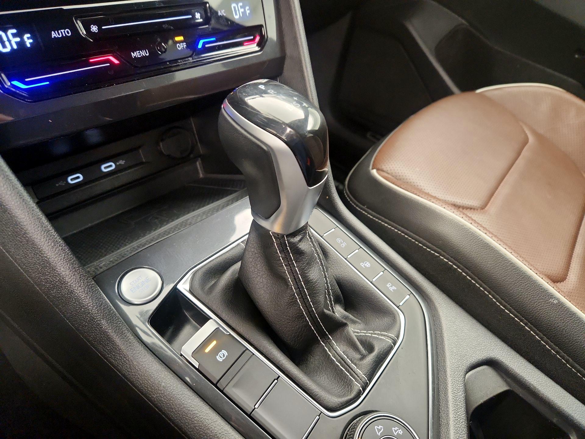 Thumbnail: 2022 Volkswagen Tiguan - 17