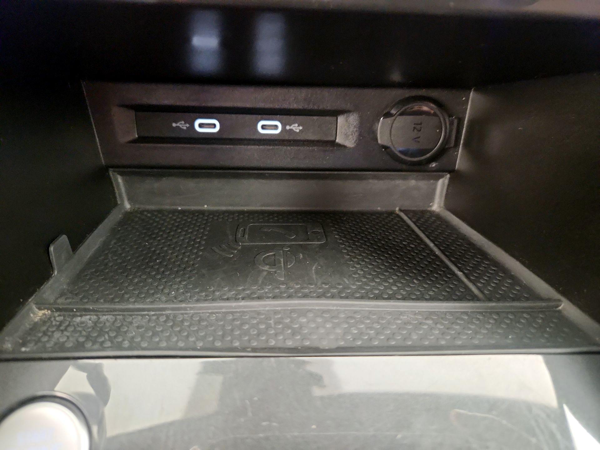 Thumbnail: 2022 Volkswagen Tiguan - 18