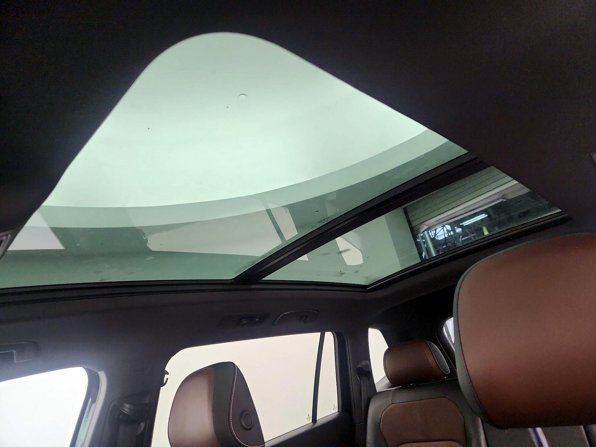 Thumbnail: 2022 Volkswagen Tiguan - 19