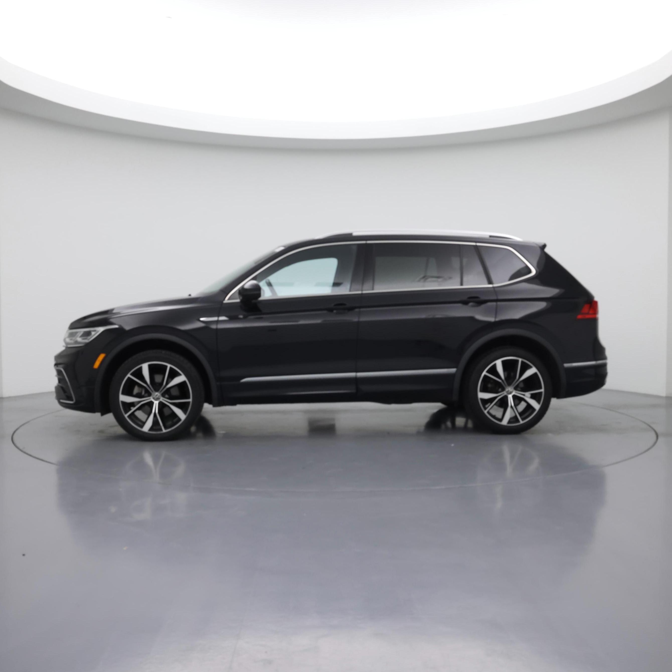 Thumbnail: 2022 Volkswagen Tiguan - 3