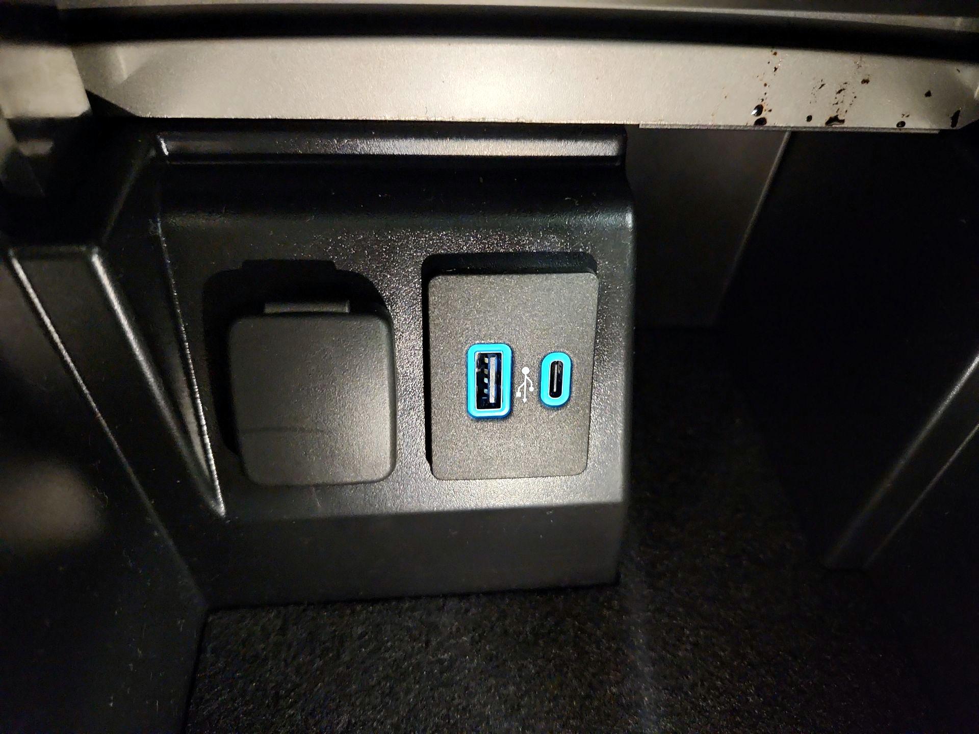 Thumbnail: 2022 Ford Explorer - 18