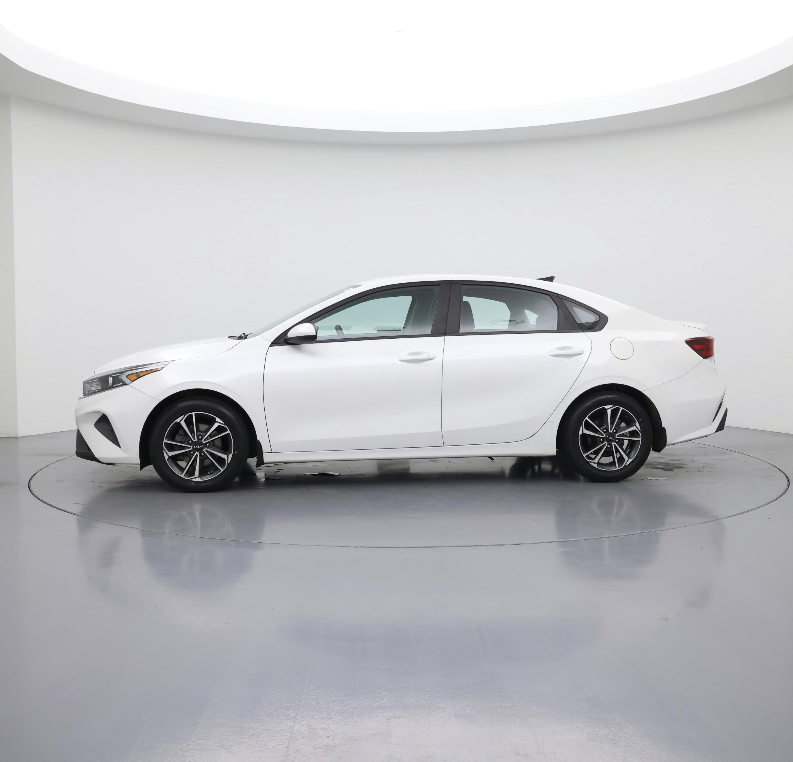 Thumbnail: 2023 Kia Forte - 3