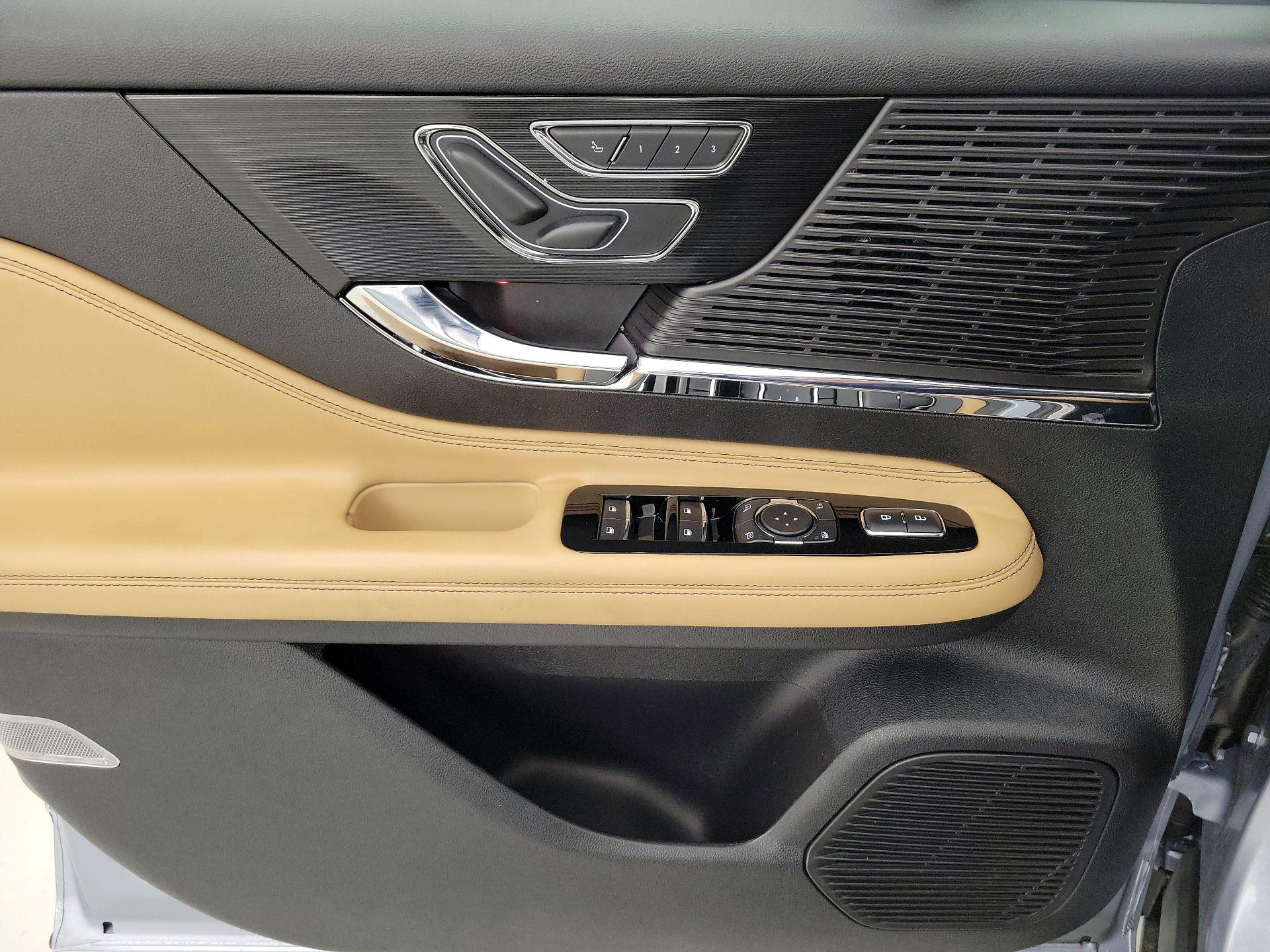 Thumbnail: 2022 Lincoln Corsair - 12