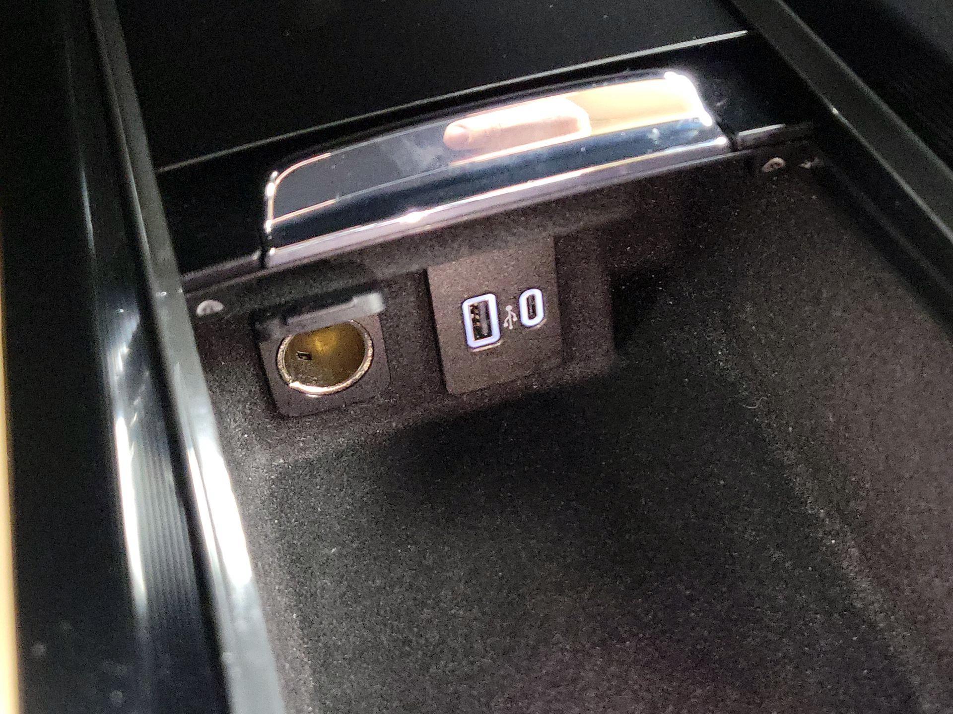 Thumbnail: 2022 Lincoln Corsair - 19