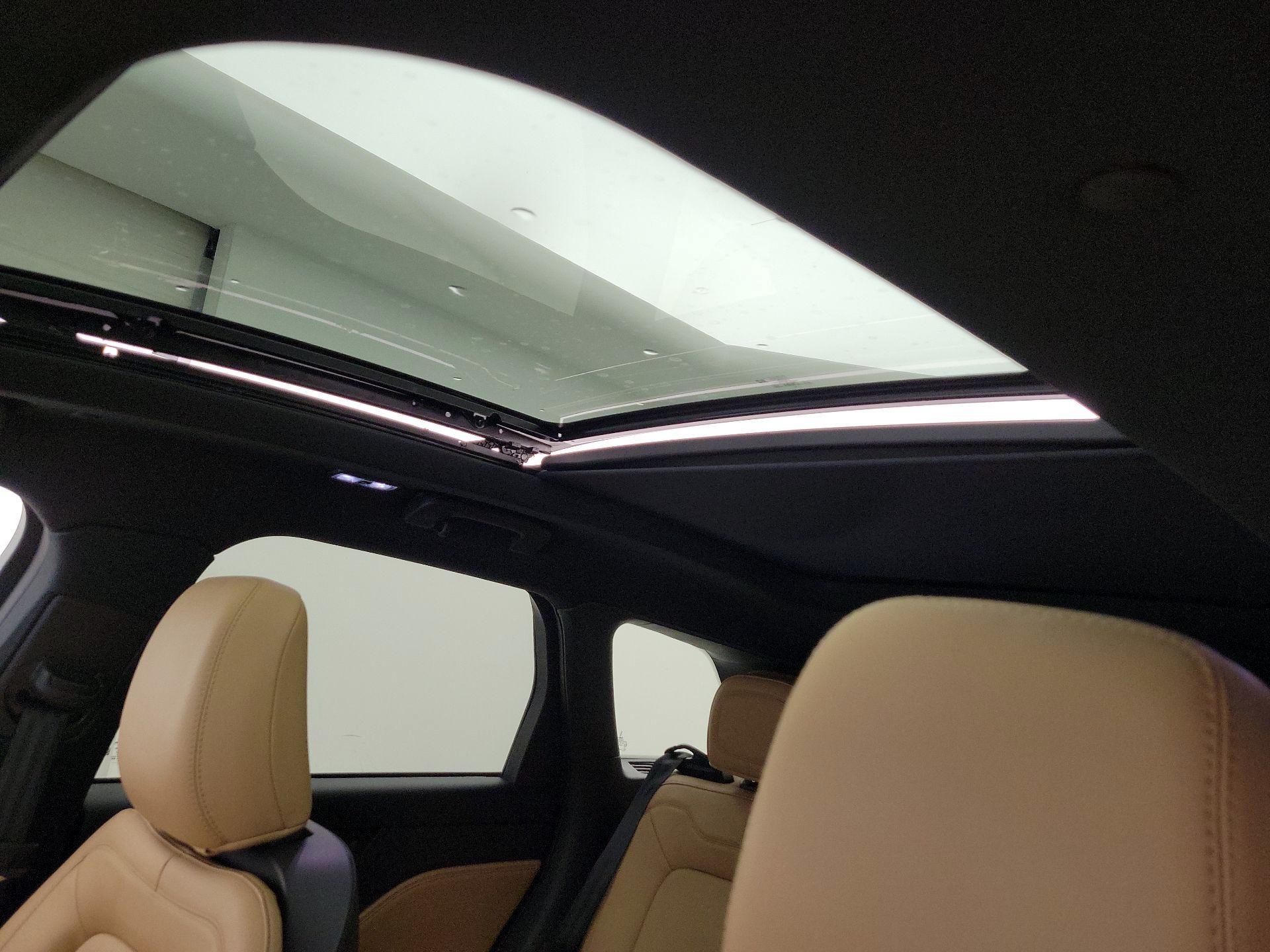 Thumbnail: 2022 Lincoln Corsair - 20