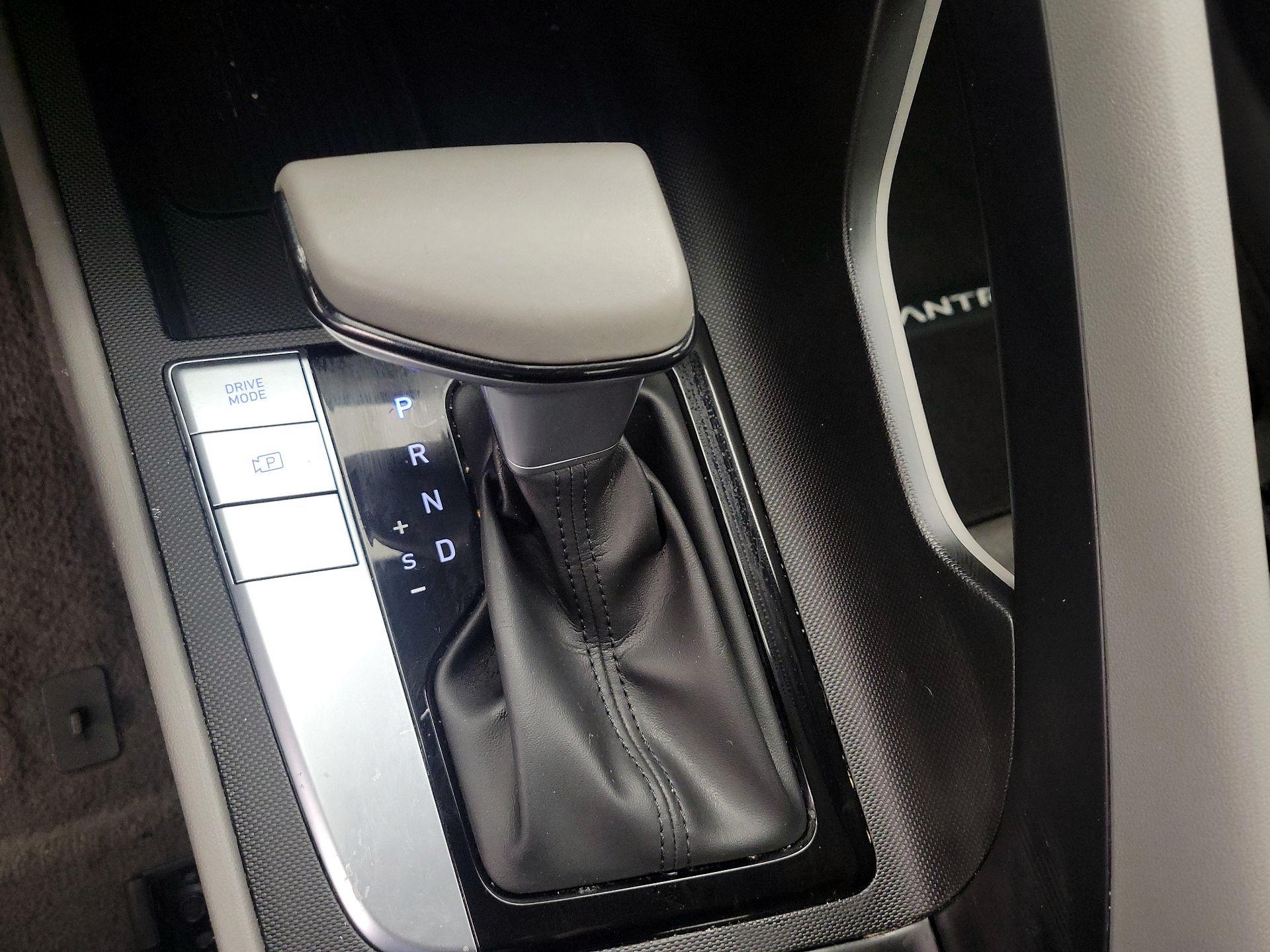 Thumbnail: 2025 Hyundai Elantra - 17