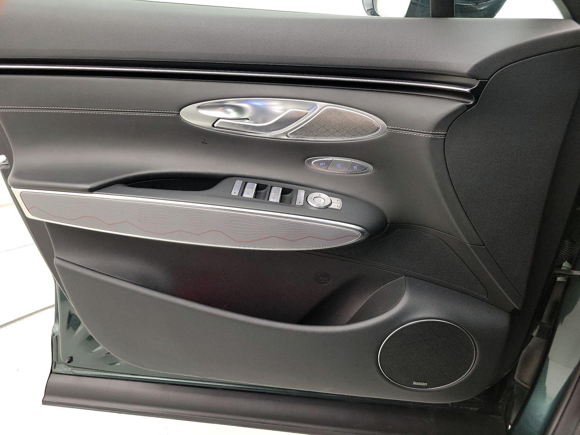 Thumbnail: 2023 Genesis GV70 - 12