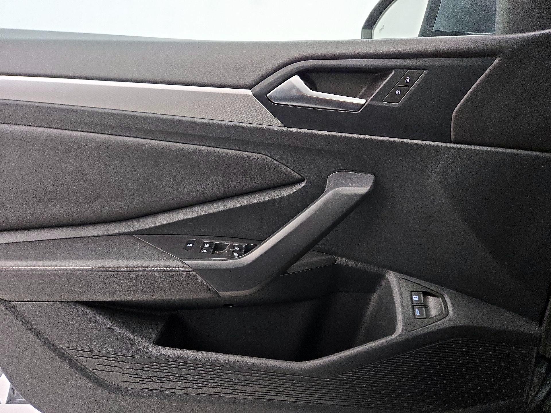 Thumbnail: 2024 Volkswagen Jetta - 12