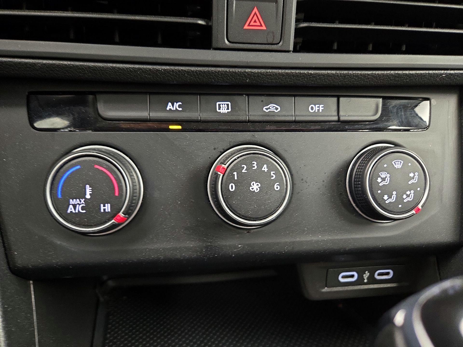 Thumbnail: 2024 Volkswagen Jetta - 16