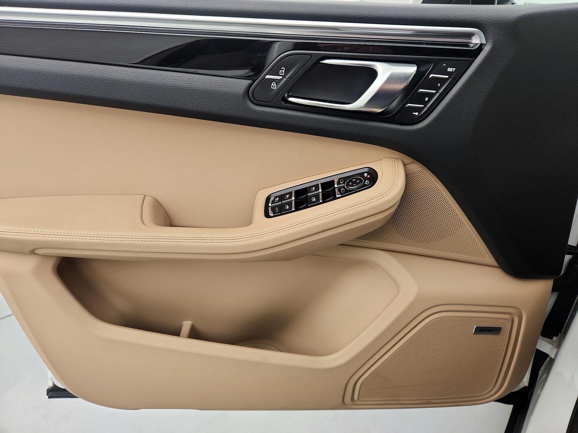 Thumbnail: 2020 Porsche Macan - 12