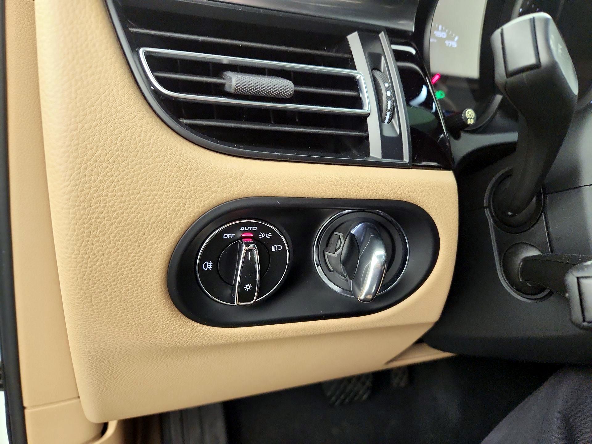 Thumbnail: 2020 Porsche Macan - 13