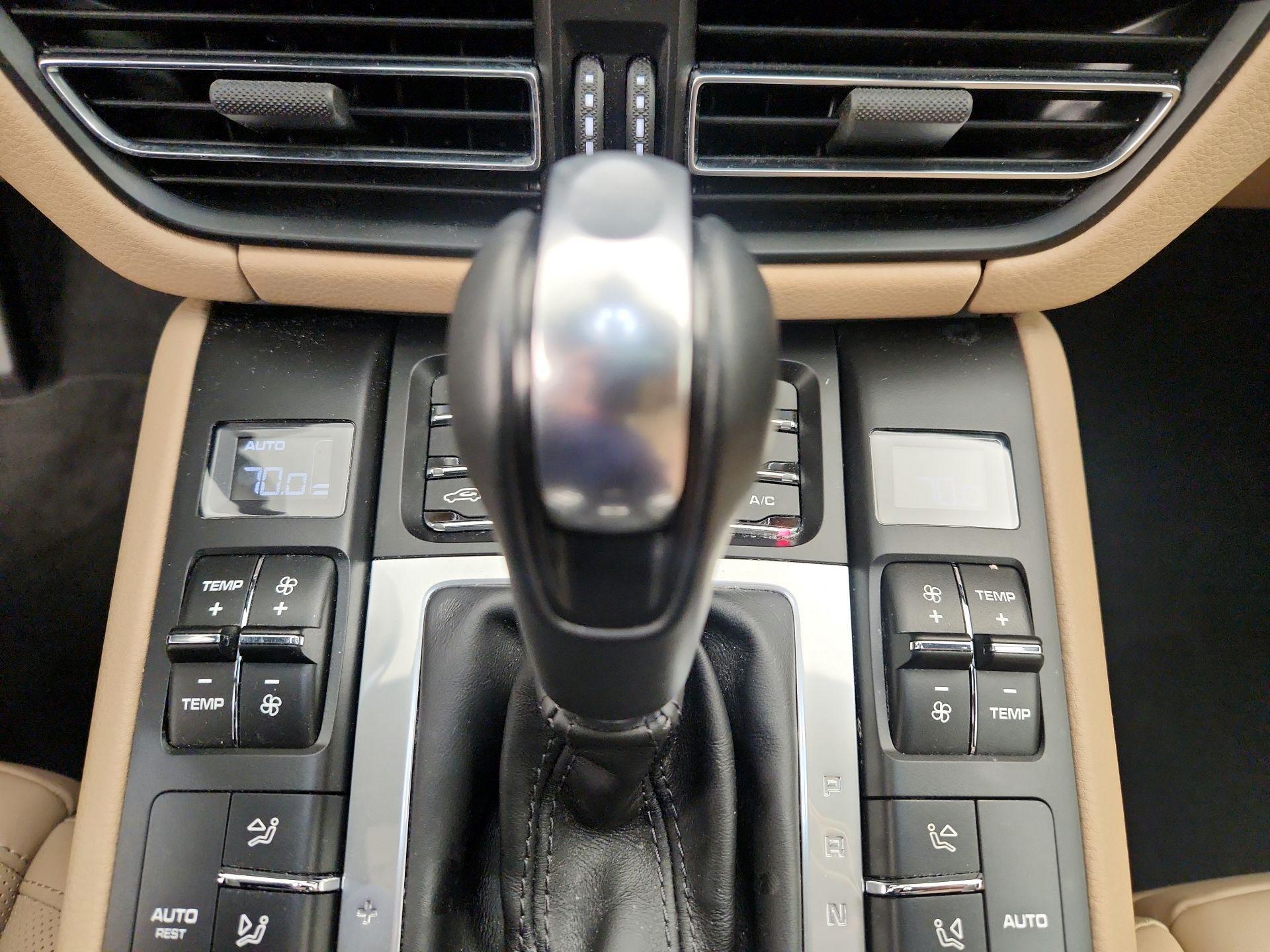 Thumbnail: 2020 Porsche Macan - 17