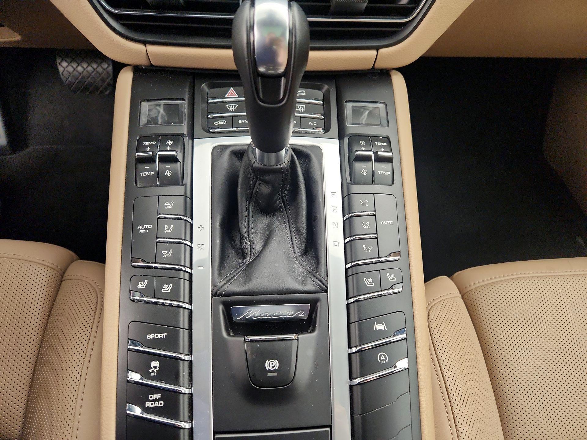 Thumbnail: 2020 Porsche Macan - 18