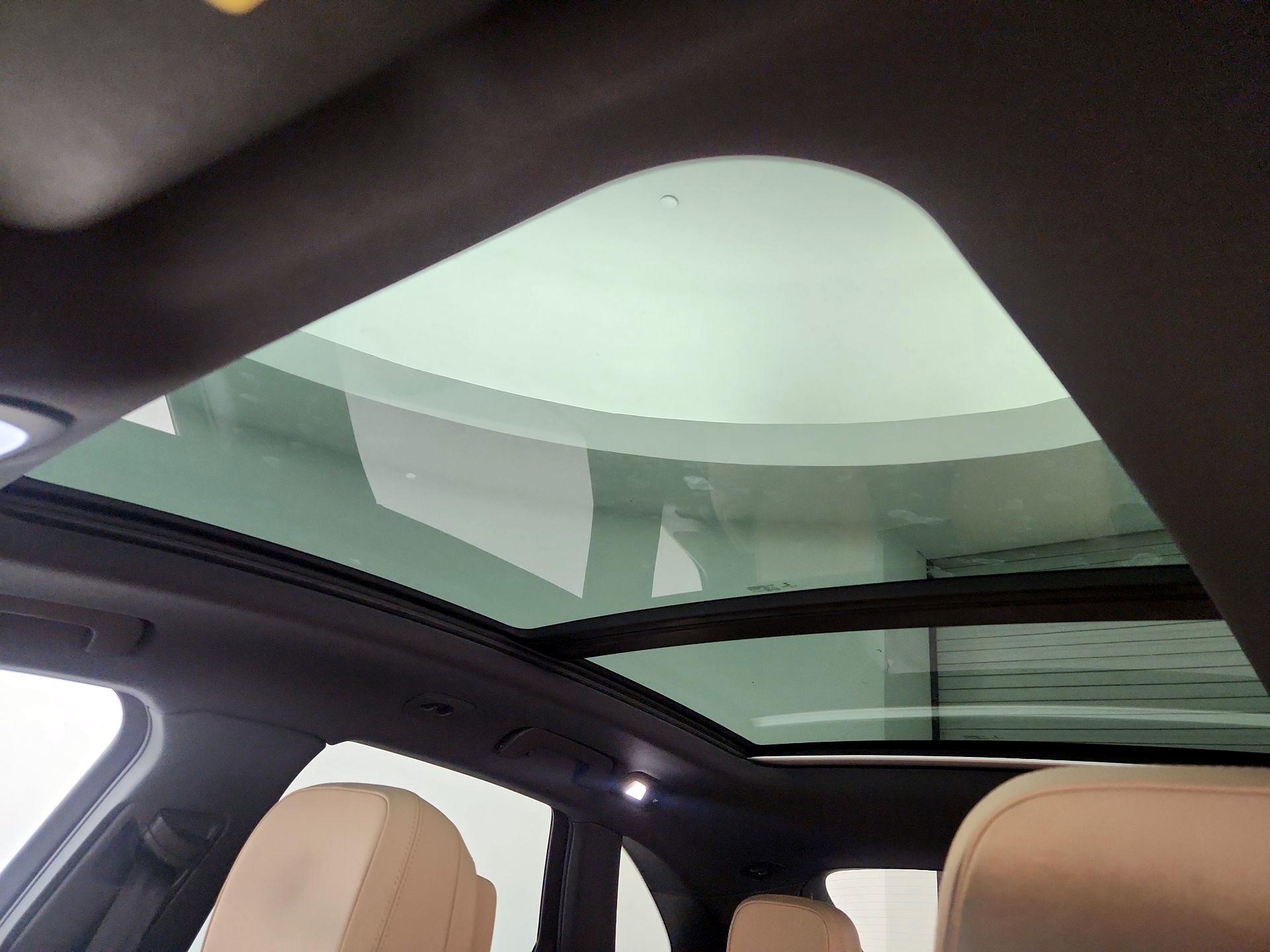 Thumbnail: 2020 Porsche Macan - 20