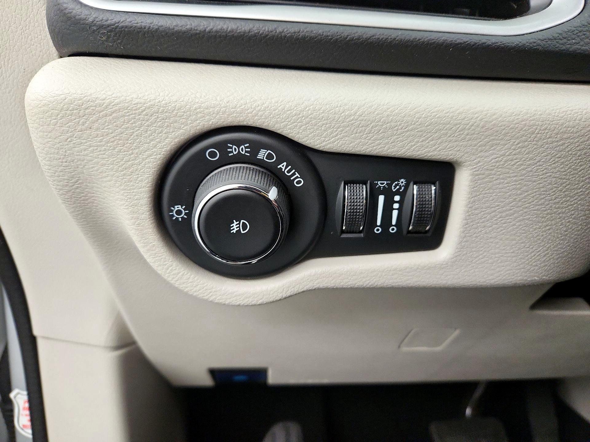 Thumbnail: 2024 Chrysler Pacifica - 13