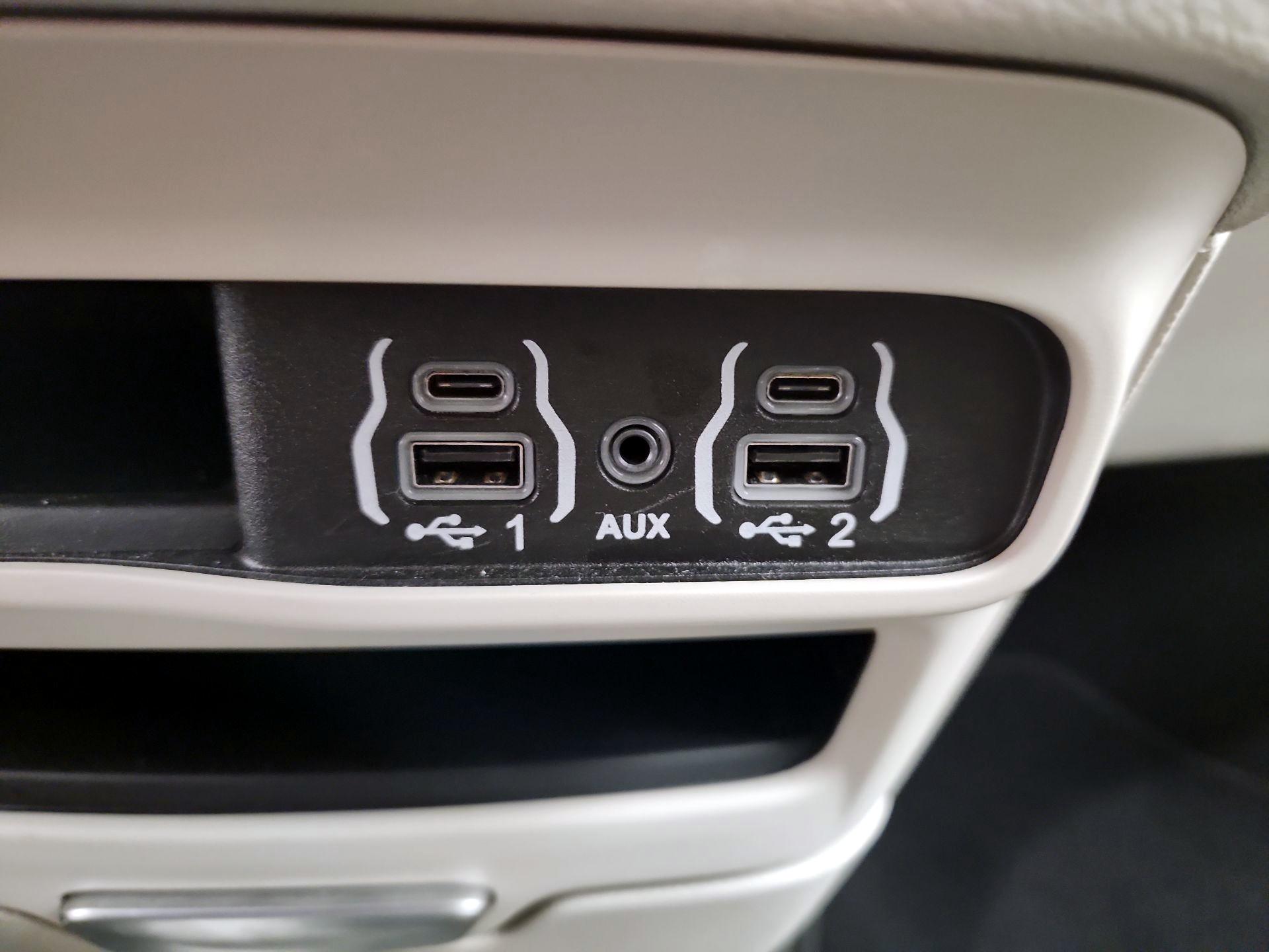 Thumbnail: 2024 Chrysler Pacifica - 18