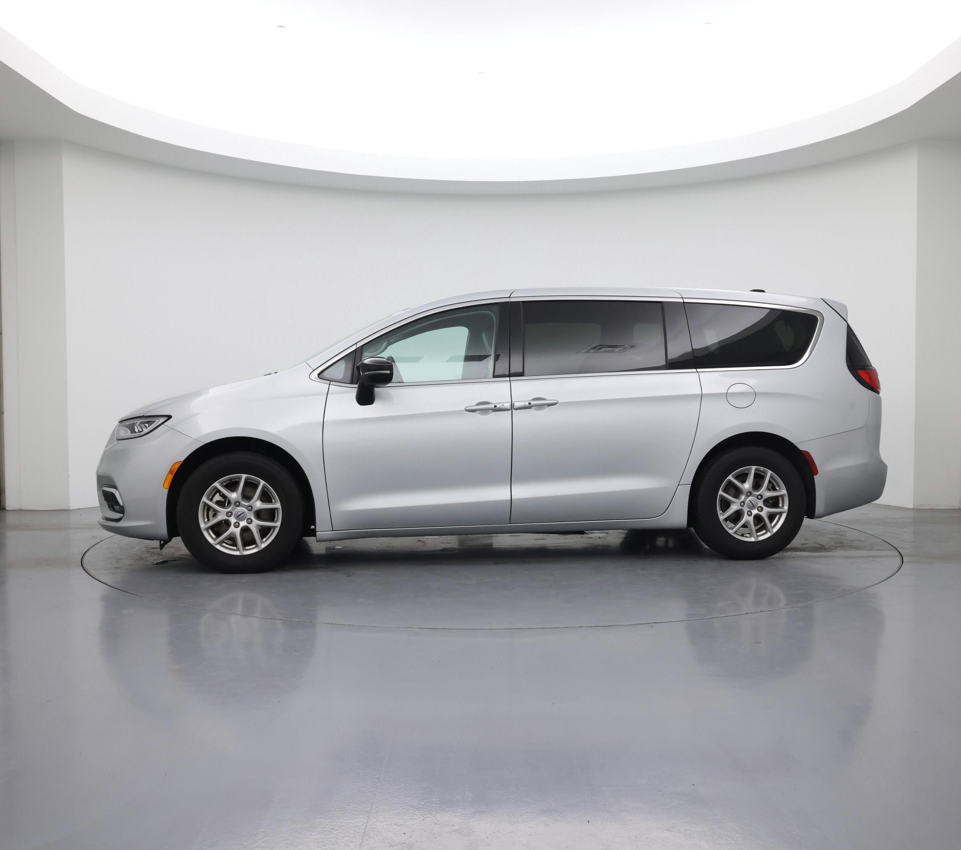 Thumbnail: 2024 Chrysler Pacifica - 3