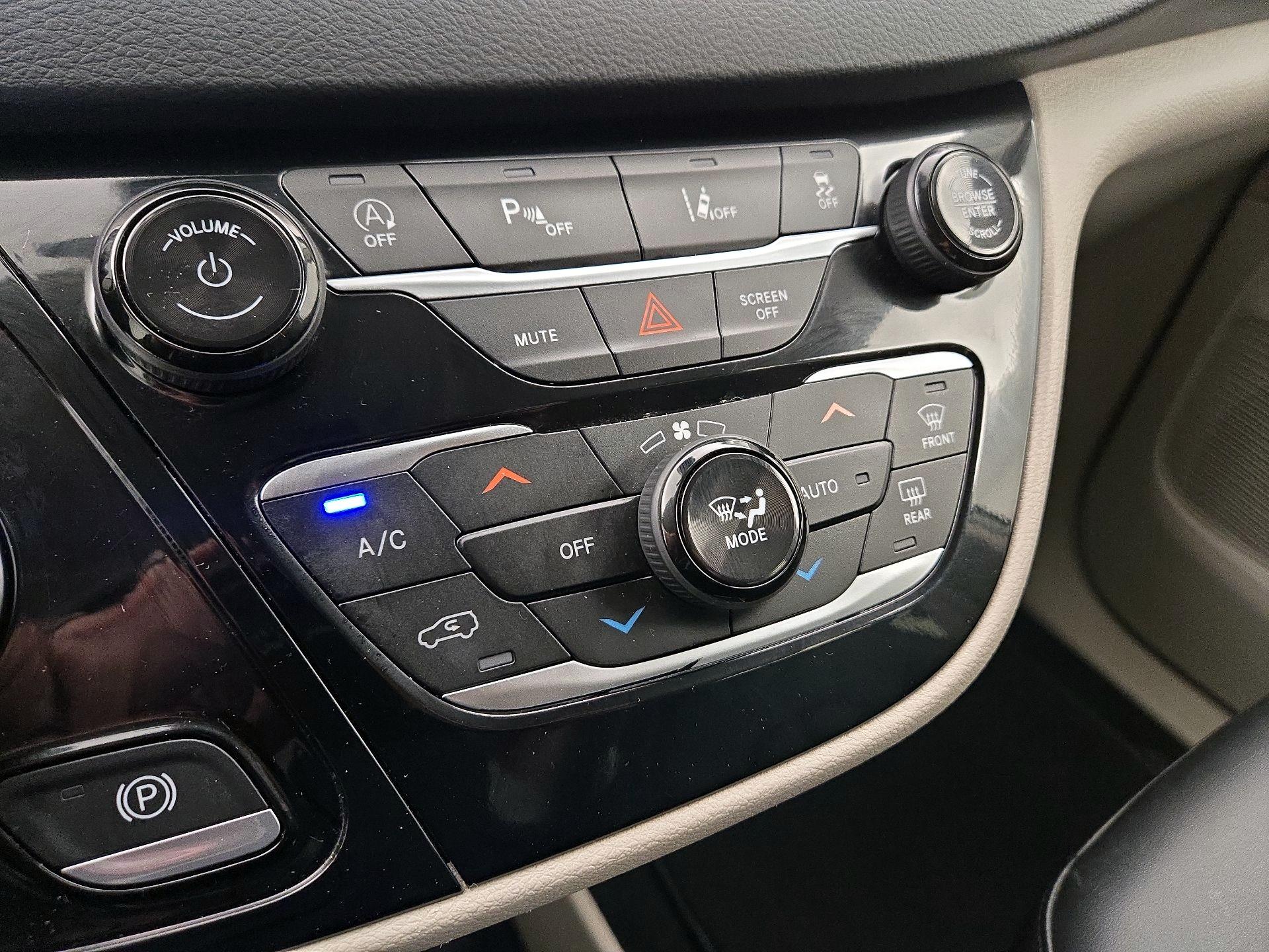 Thumbnail: 2024 Chrysler Pacifica - 16