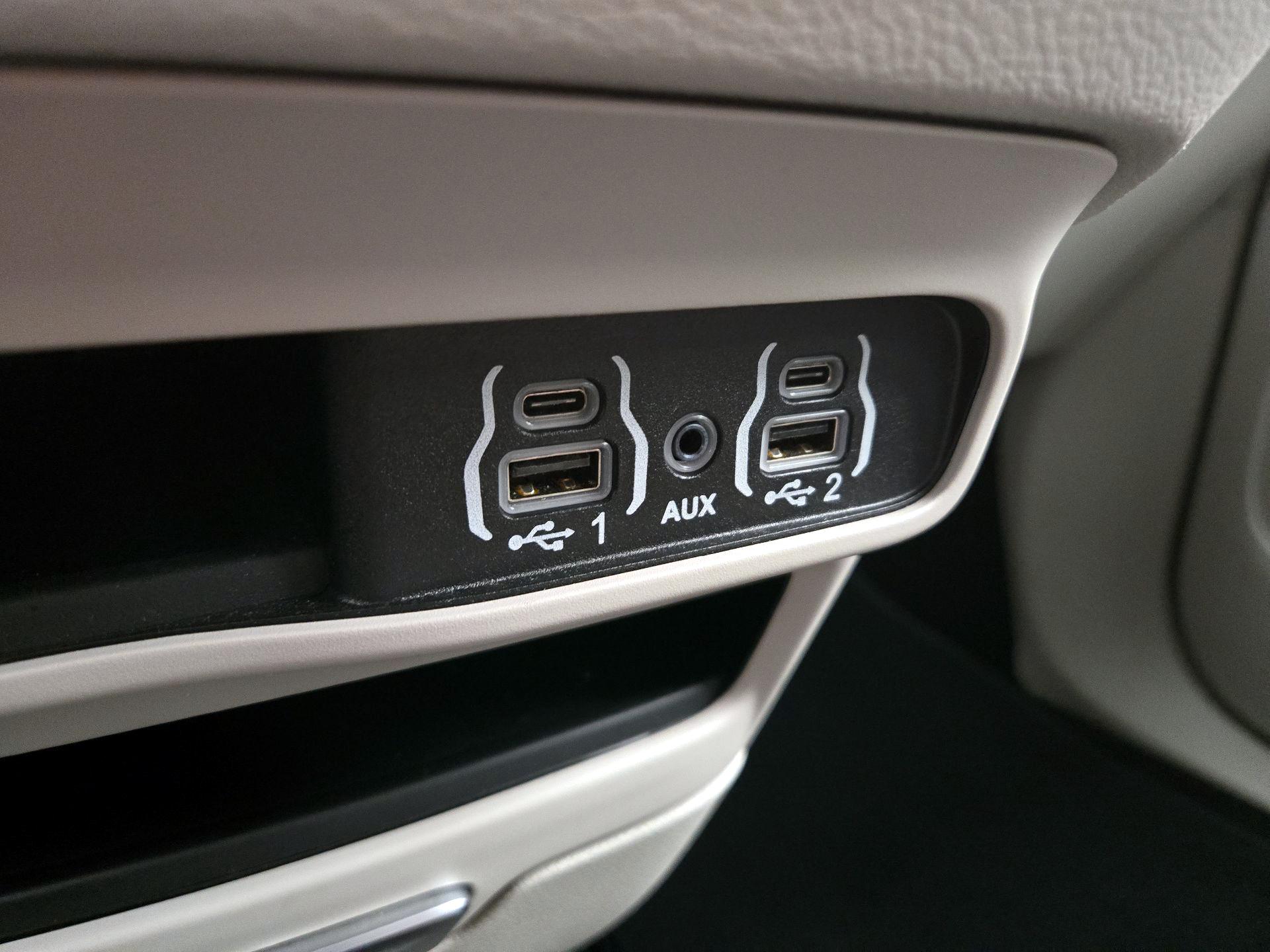 Thumbnail: 2024 Chrysler Pacifica - 18