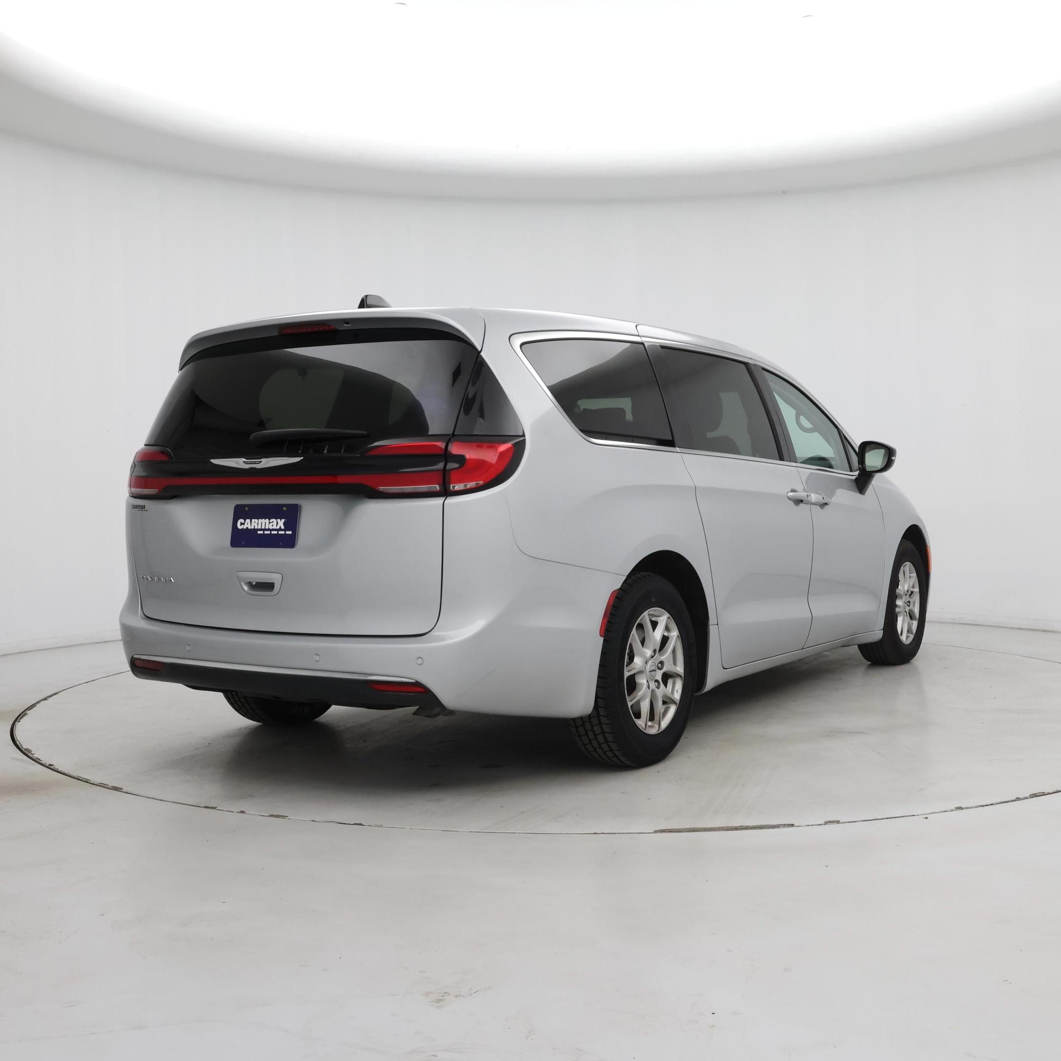 Thumbnail: 2024 Chrysler Pacifica - 8