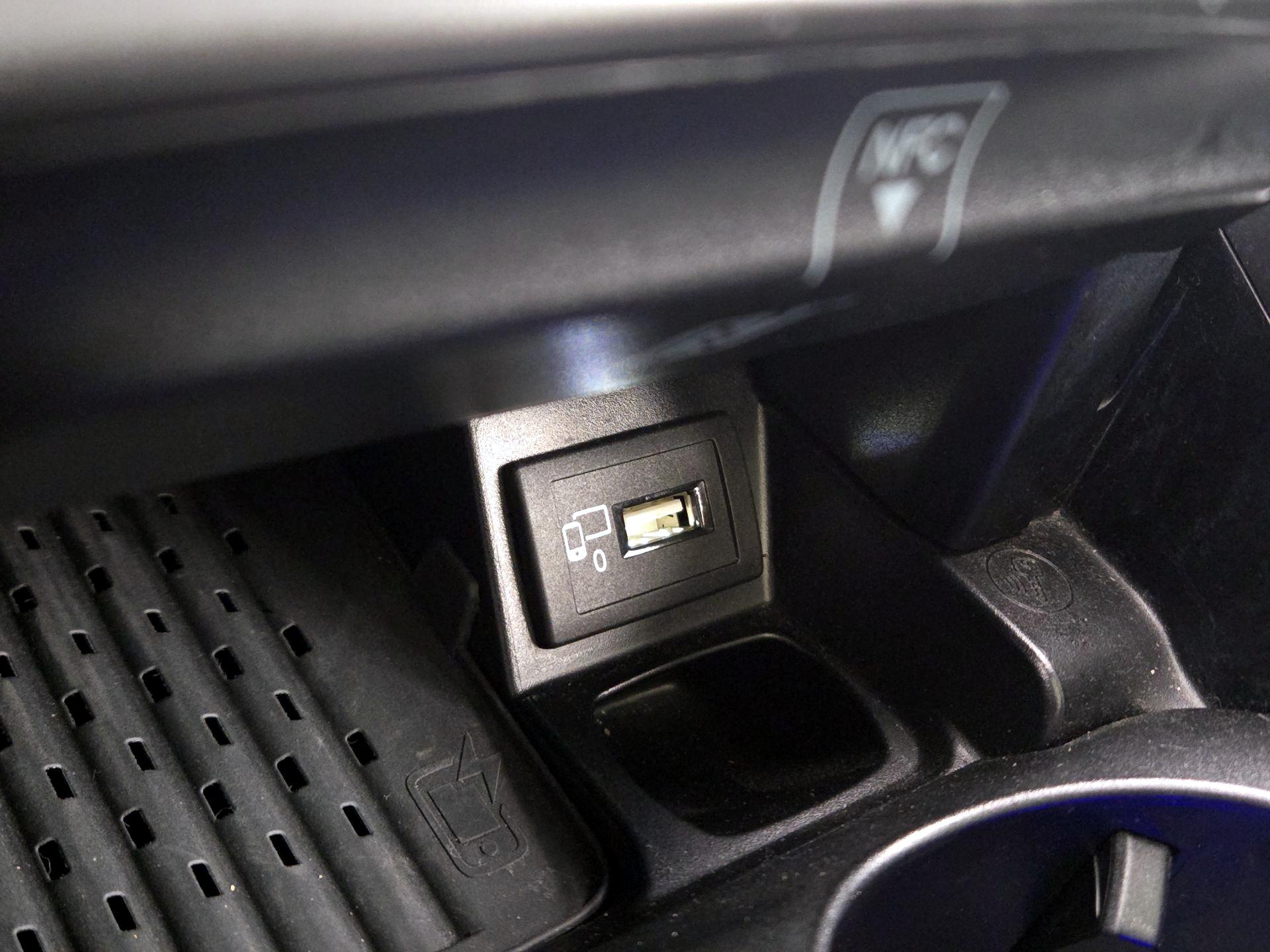 Thumbnail: 2020 Mercedes-Benz E-Class - 18