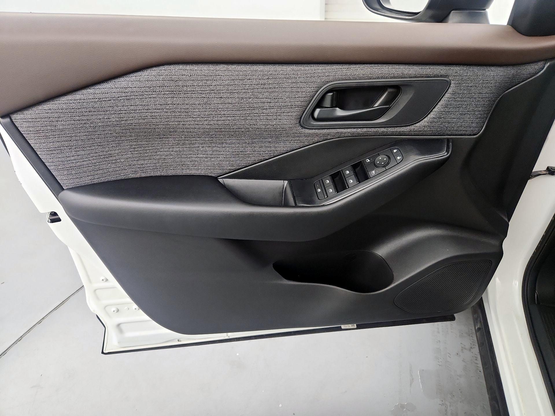 Thumbnail: 2023 Nissan Rogue - 12