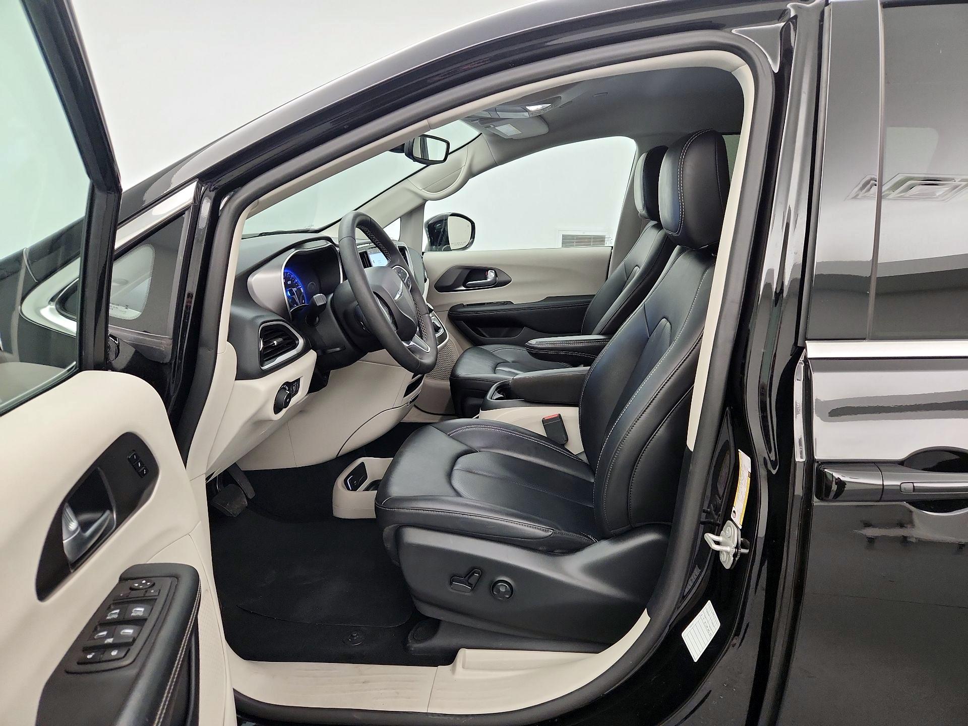 Thumbnail: 2024 Chrysler Pacifica - 11