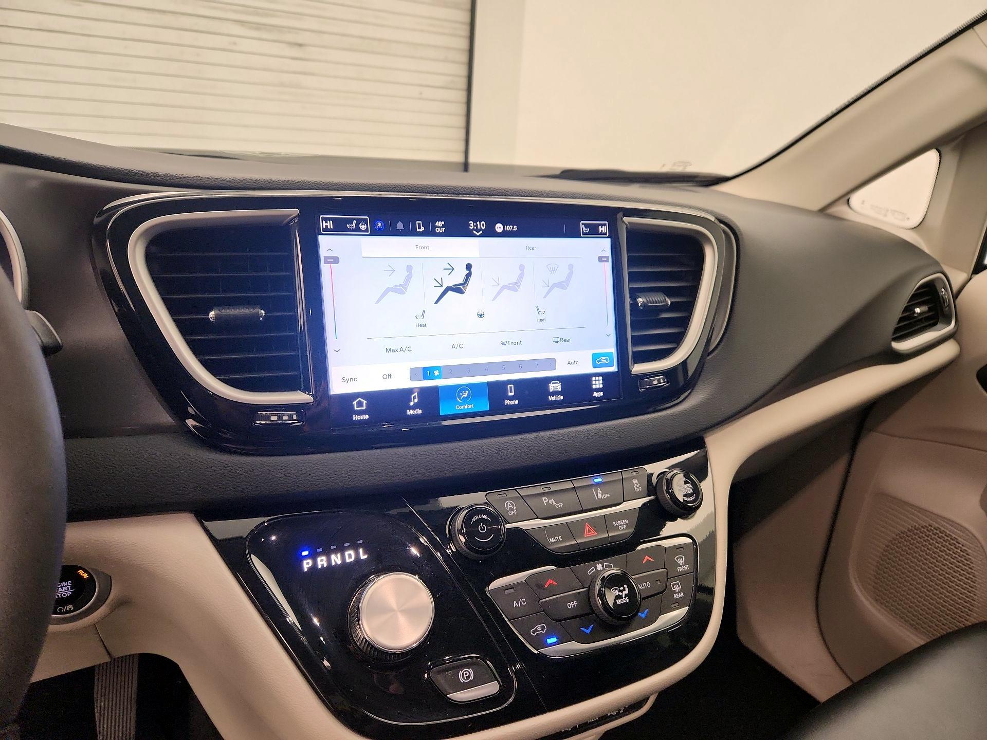 Thumbnail: 2024 Chrysler Pacifica - 16