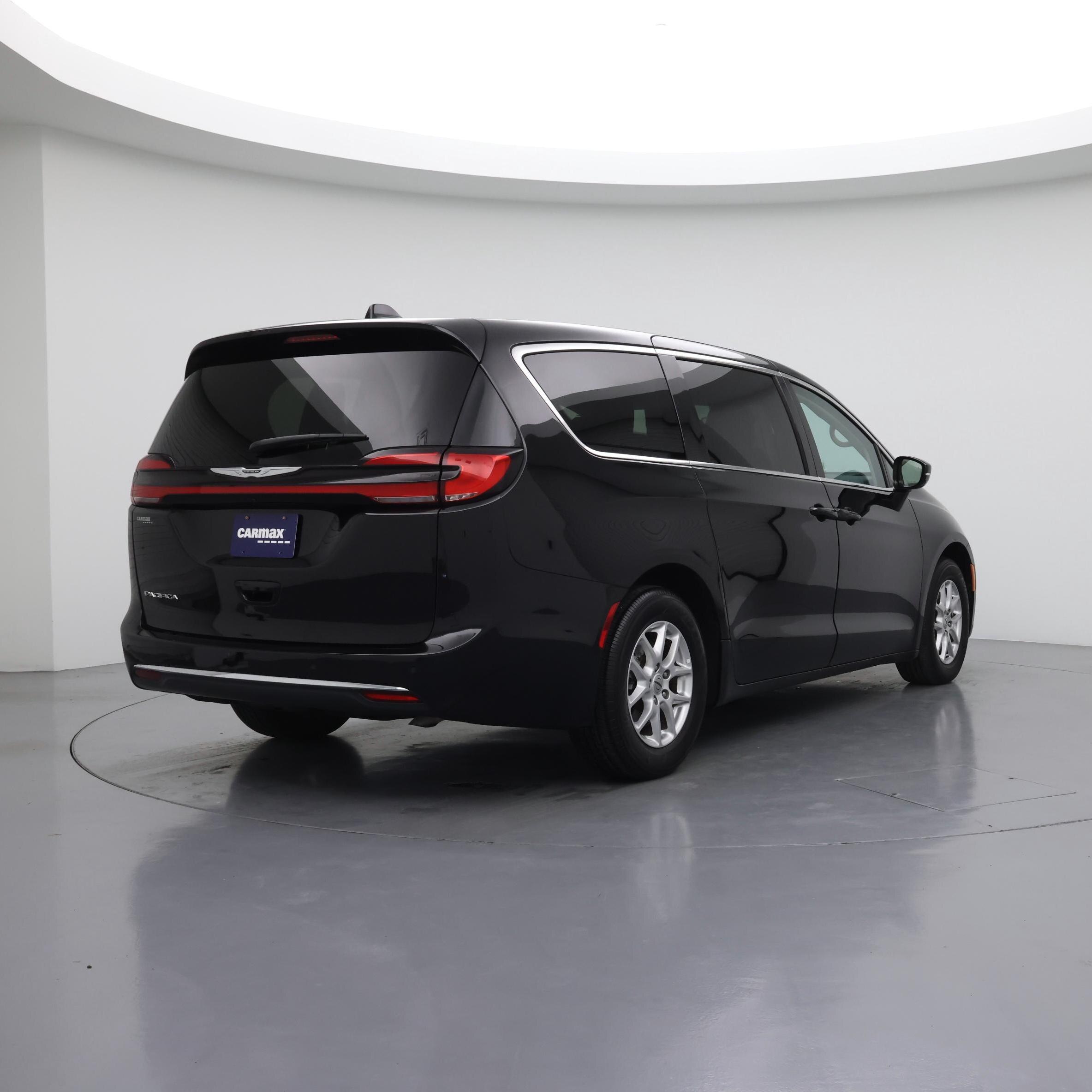 Thumbnail: 2024 Chrysler Pacifica - 8