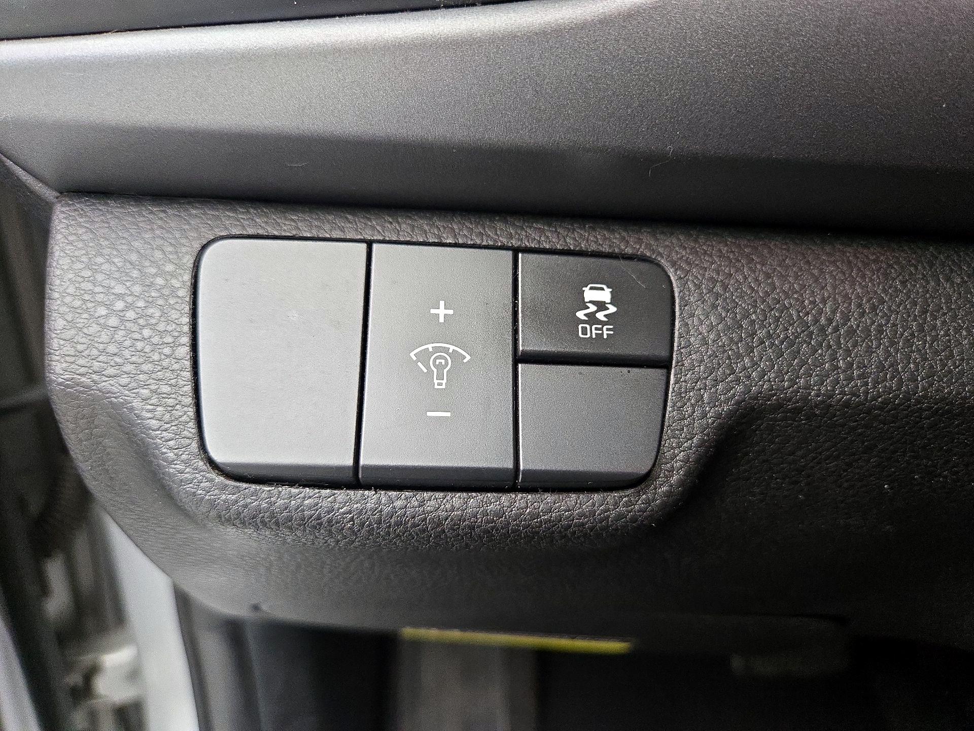 Thumbnail: 2023 Kia Rio - 13