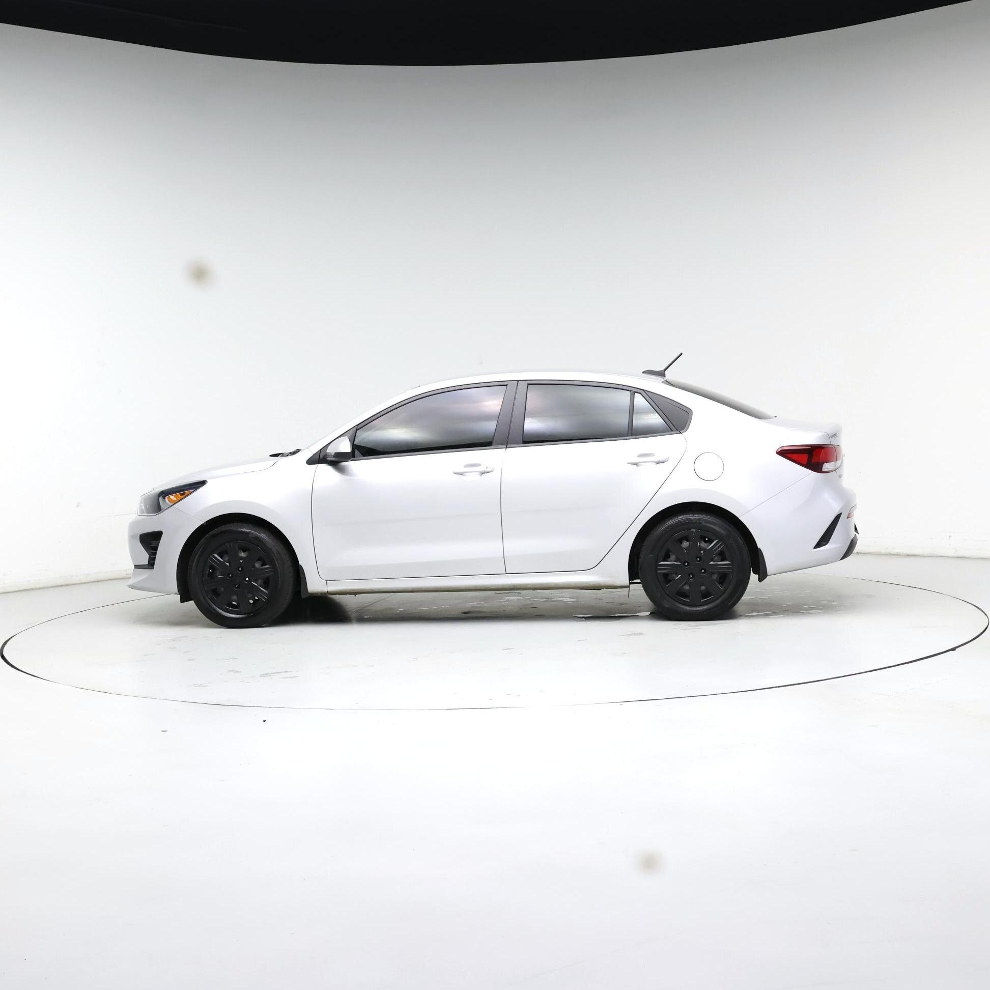 Thumbnail: 2023 Kia Rio - 3