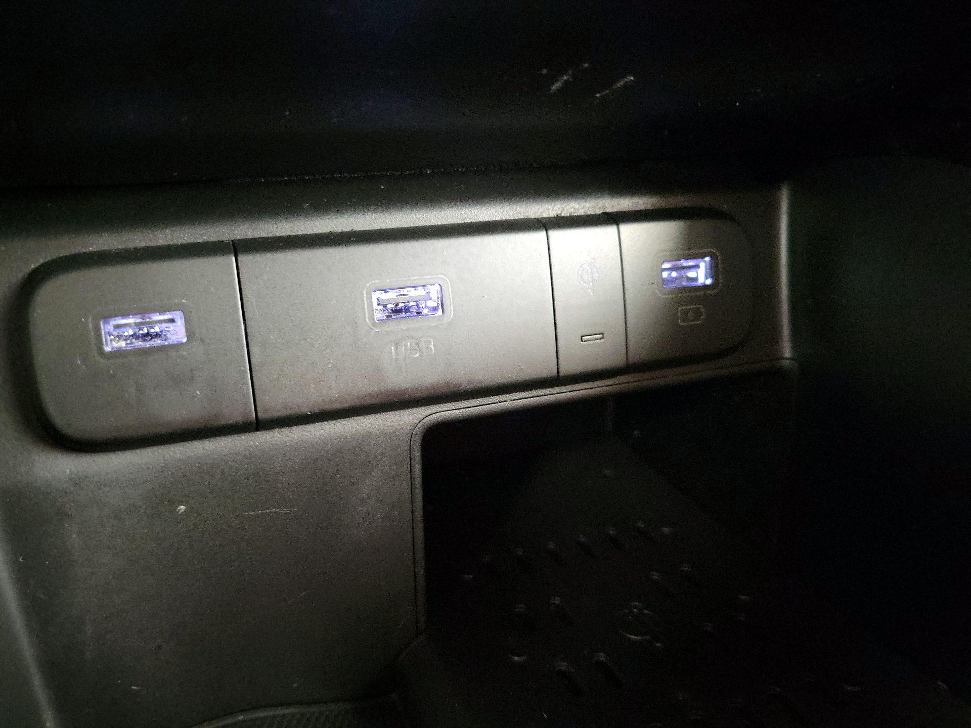 Thumbnail: 2023 Kia Sorento - 19