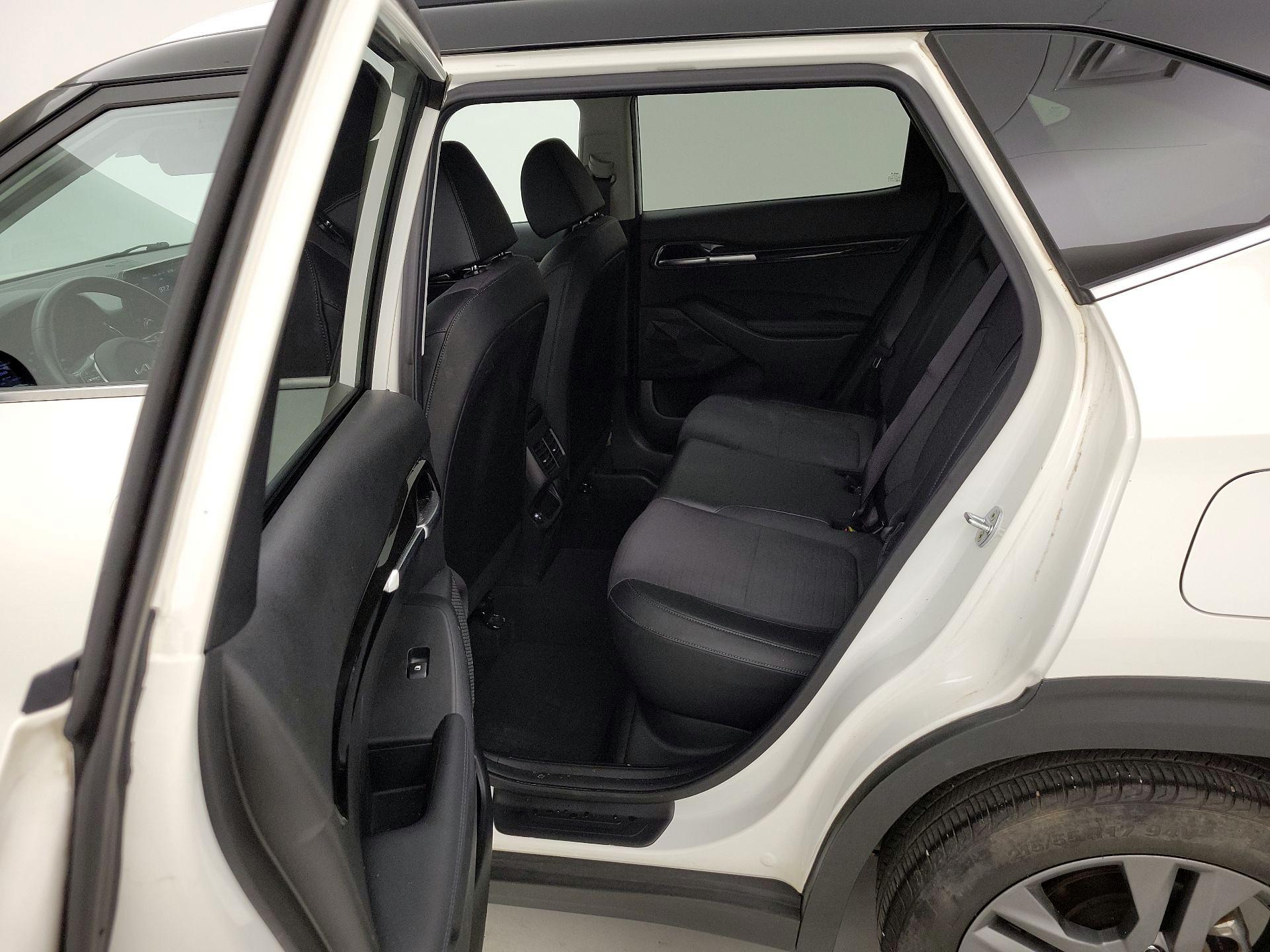 Thumbnail: 2023 Kia Seltos - 19