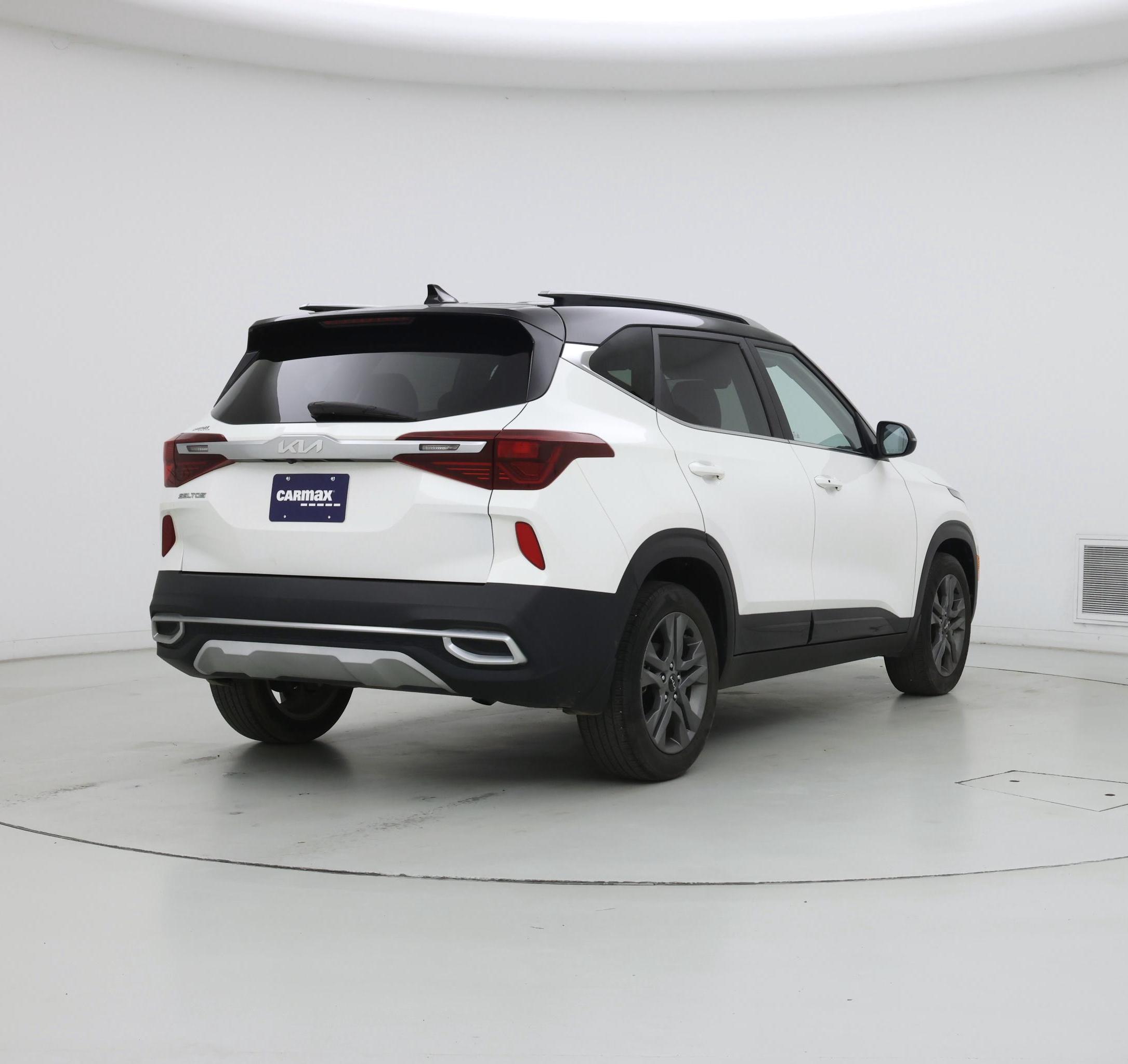 Thumbnail: 2023 Kia Seltos - 8