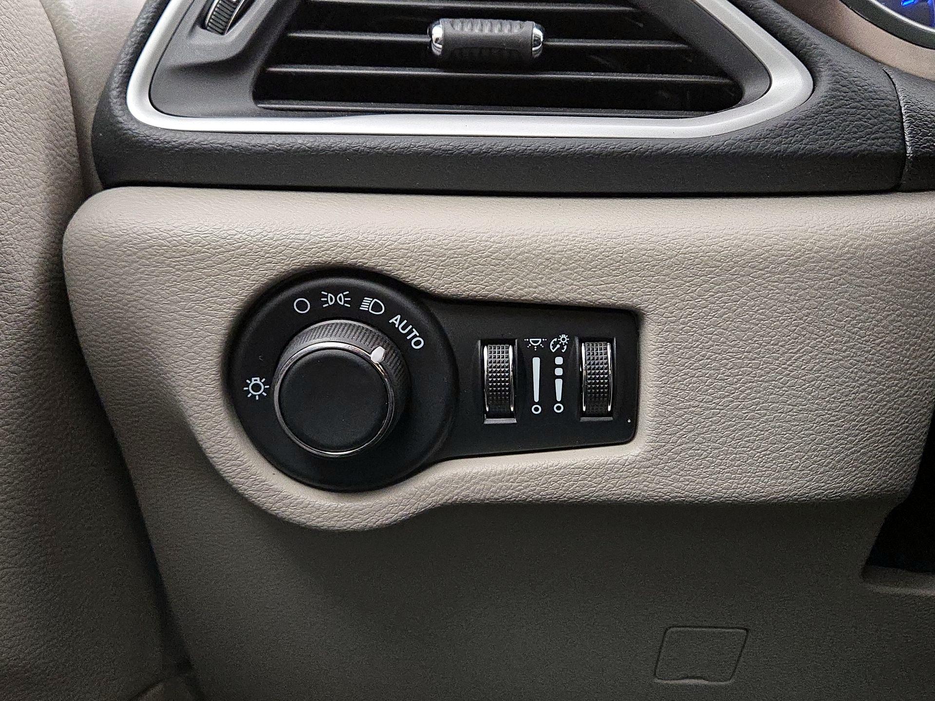 Thumbnail: 2024 Chrysler Voyager - 13