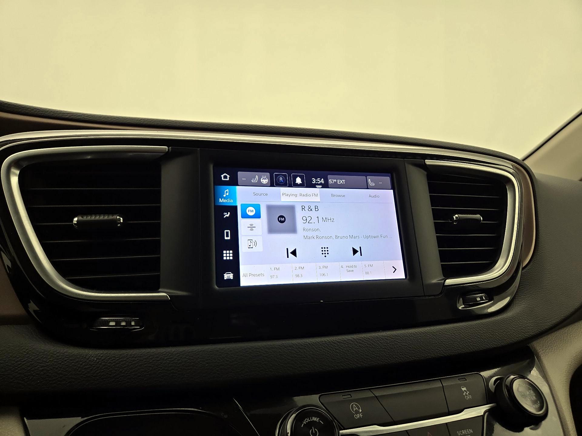 Thumbnail: 2024 Chrysler Voyager - 15