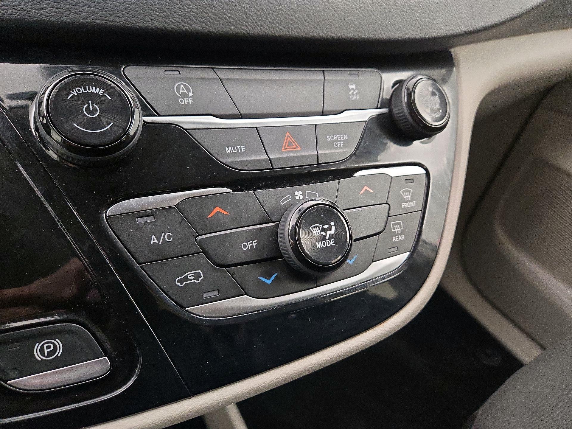 Thumbnail: 2024 Chrysler Voyager - 16