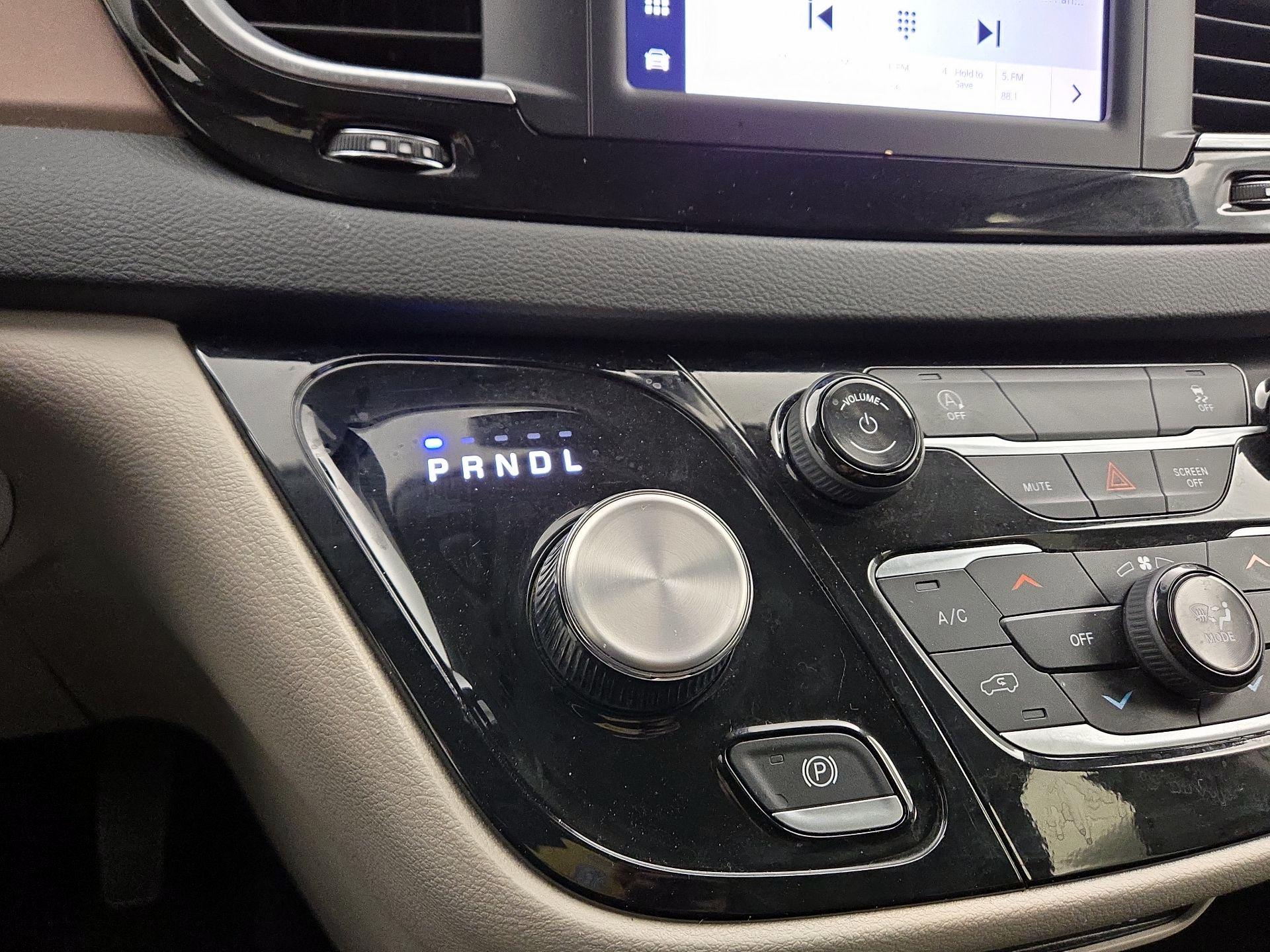 Thumbnail: 2024 Chrysler Voyager - 17