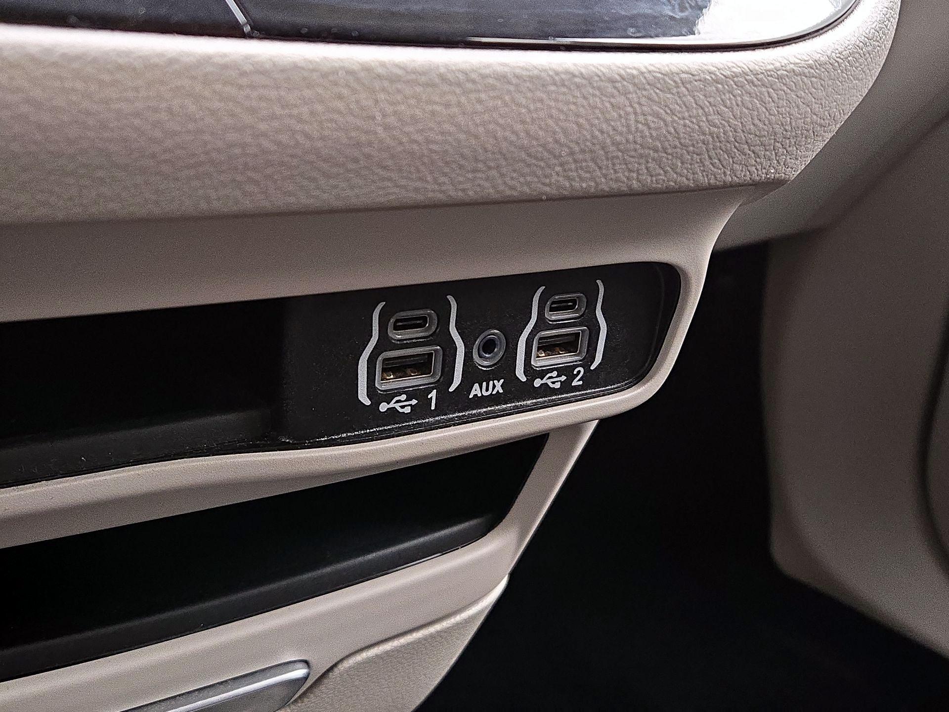 Thumbnail: 2024 Chrysler Voyager - 18