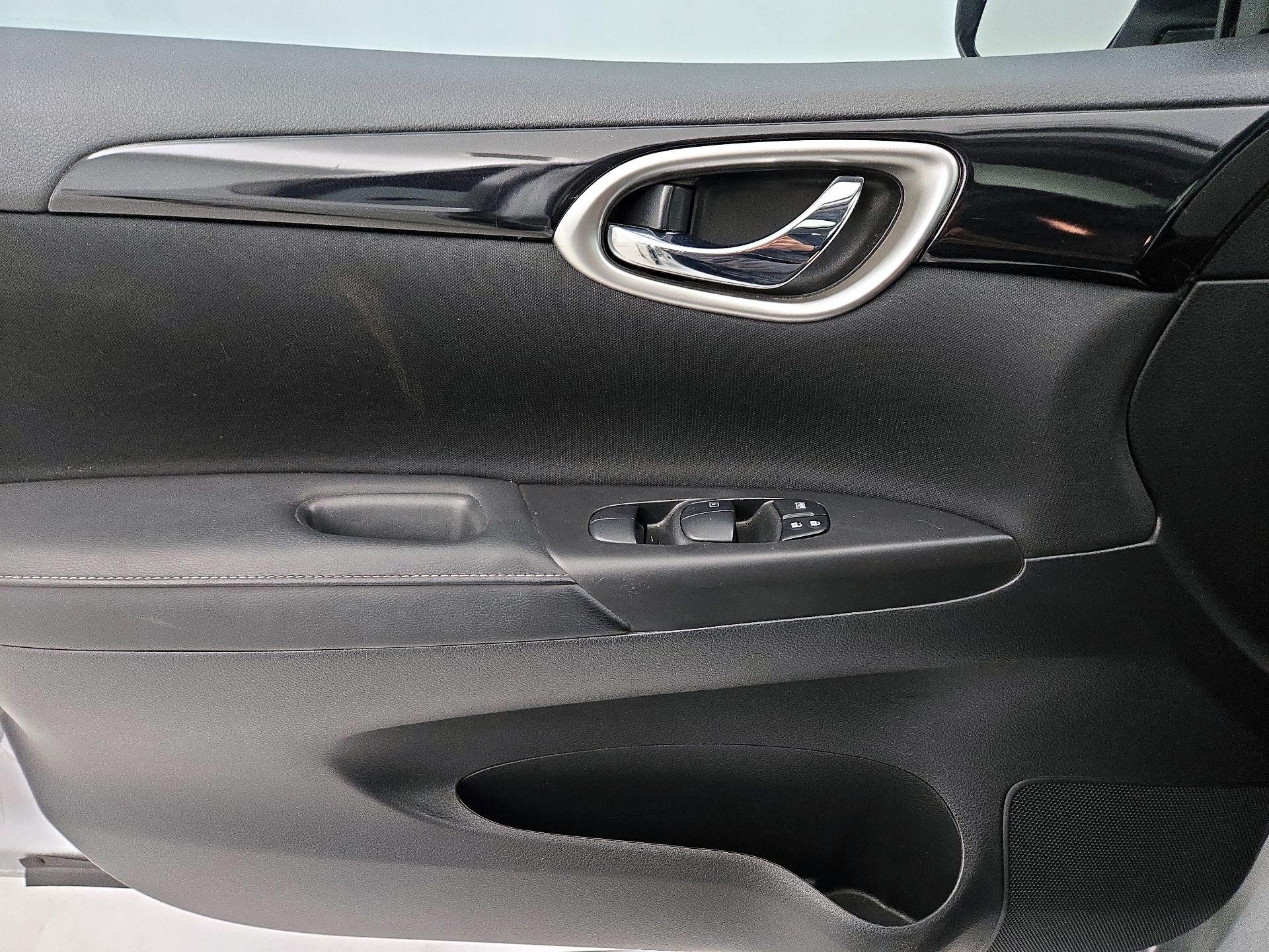 Thumbnail: 2019 Nissan Sentra - 12