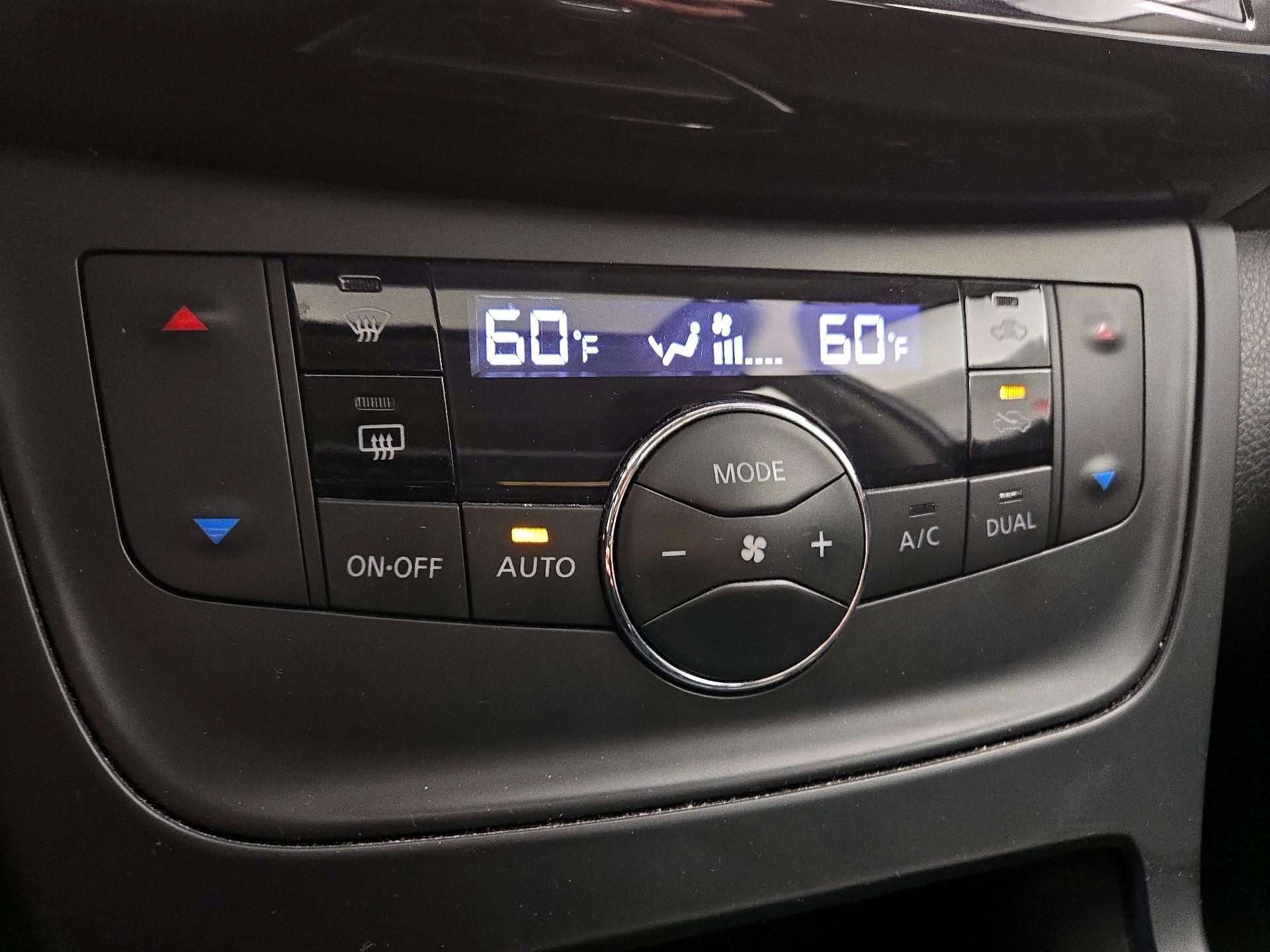 Thumbnail: 2019 Nissan Sentra - 16