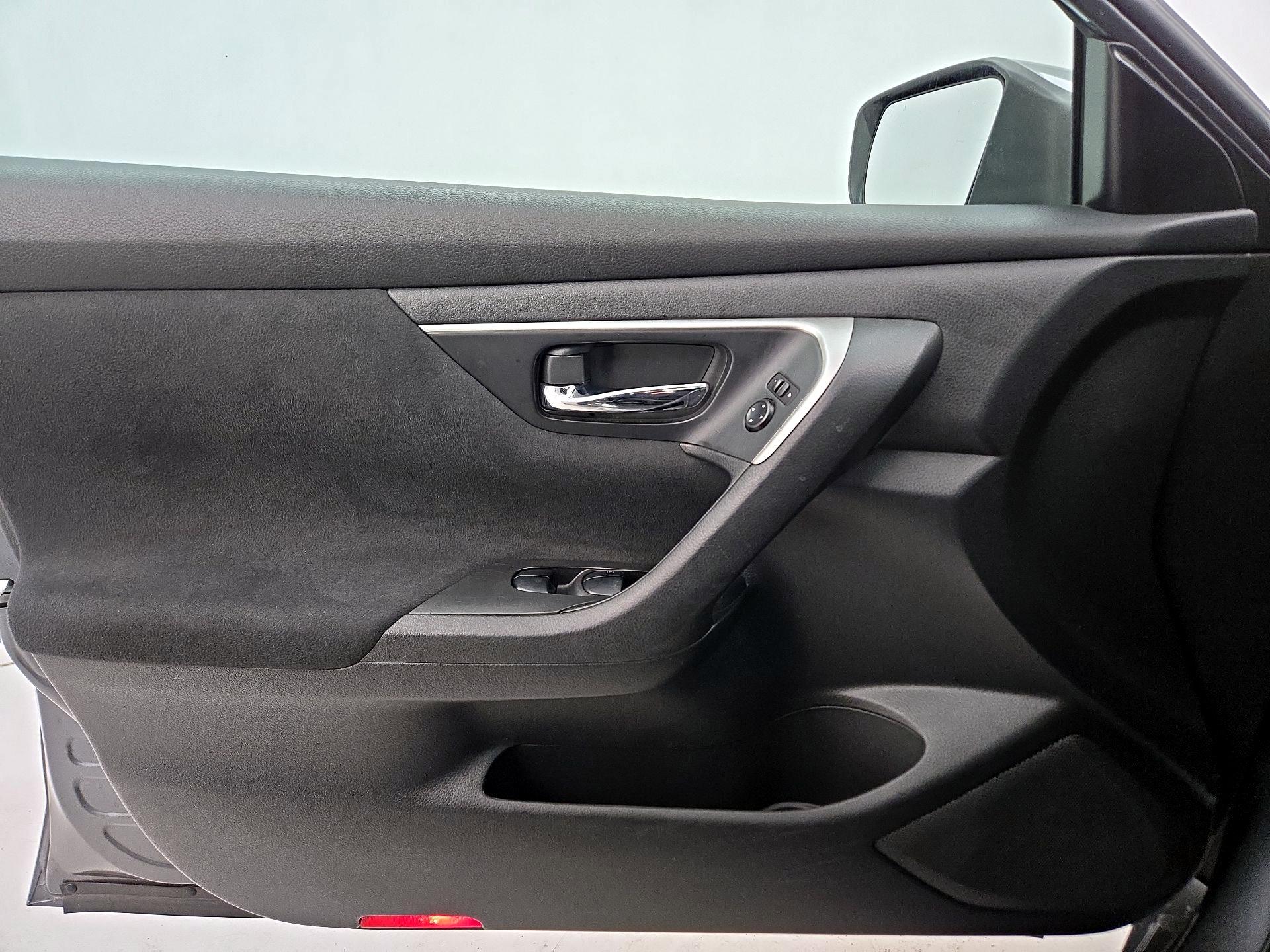 Thumbnail: 2015 Nissan Altima - 12