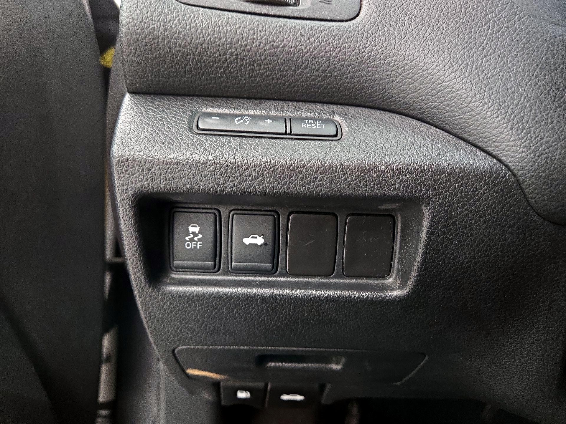 Thumbnail: 2015 Nissan Altima - 13